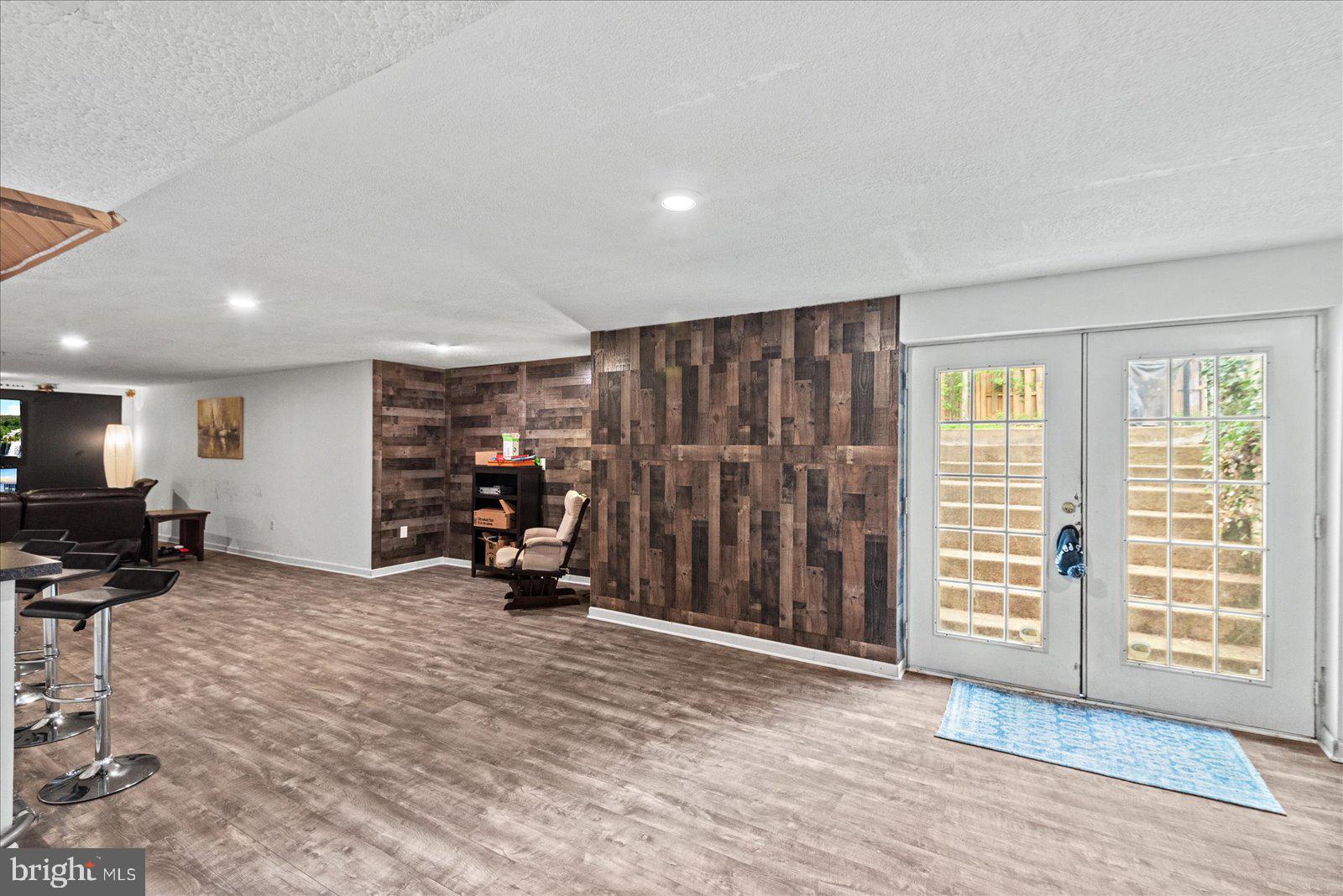 HAMPTON OAKS - Residential