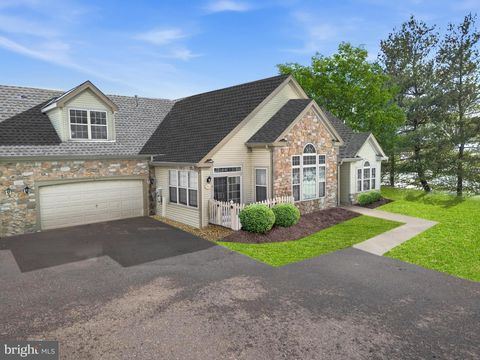 61 LEGACY OAKS DRIVE RICHBORO PA 18954