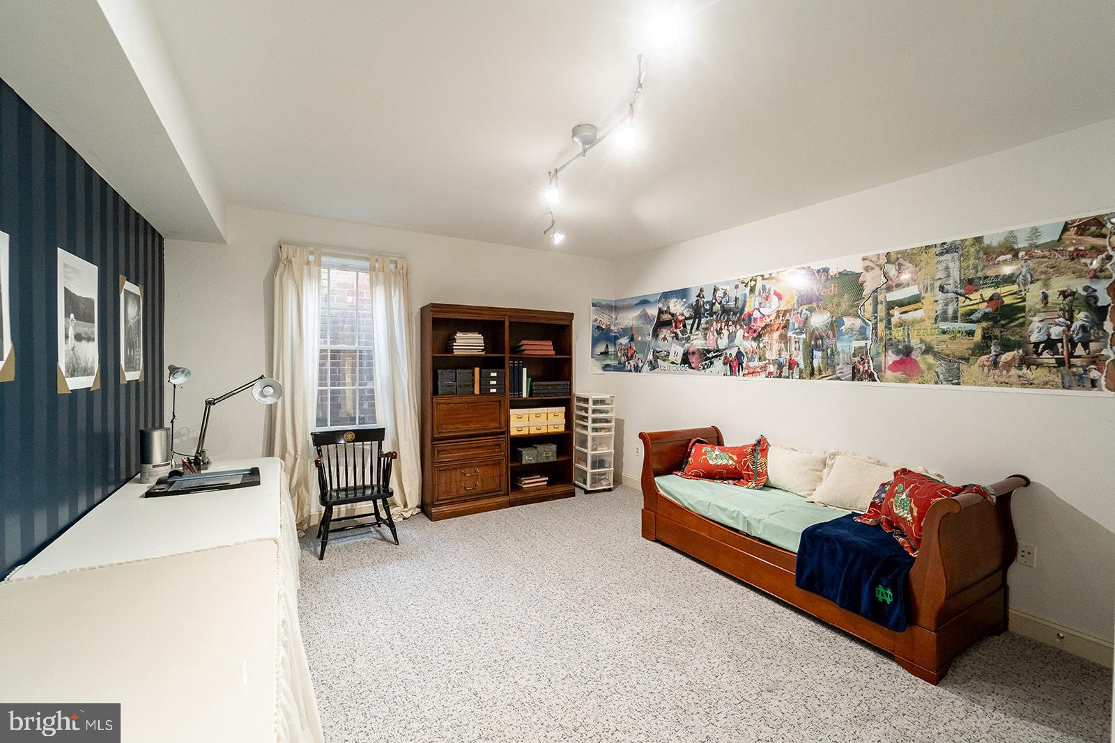 MCAULEY PARK - Residential