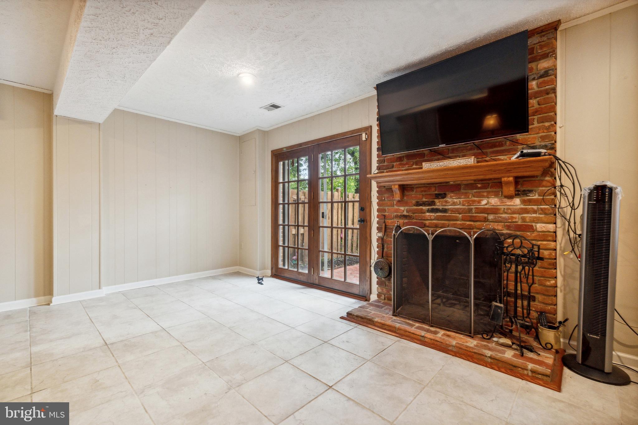 BRIARY FARMS TOWNHOMES - Residential