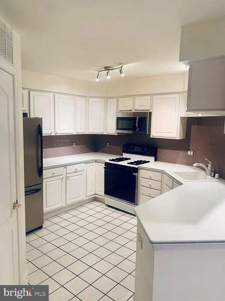 6916 FAIRFAX DRIVE 310