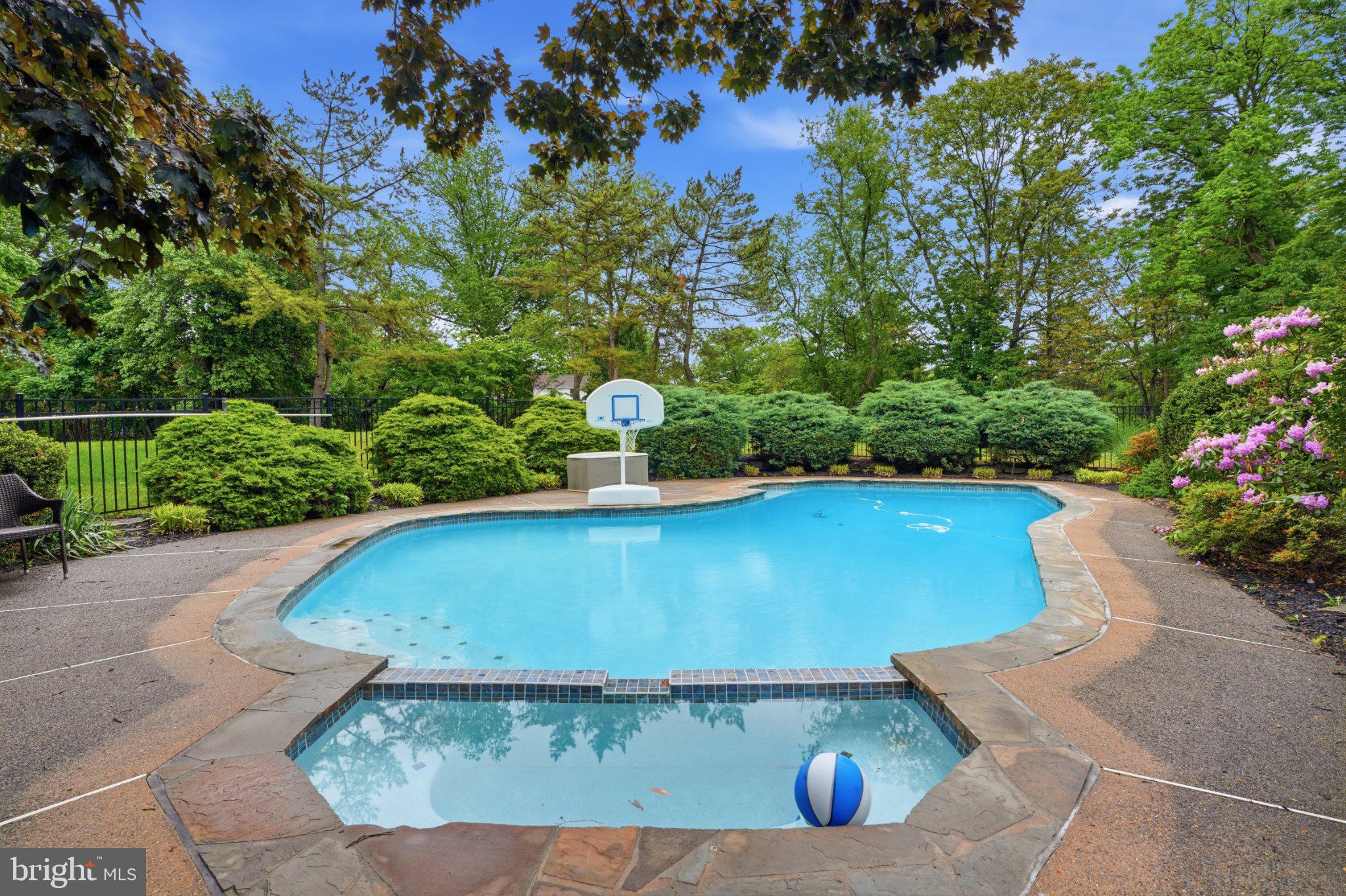 MAPLE GLEN - Residential