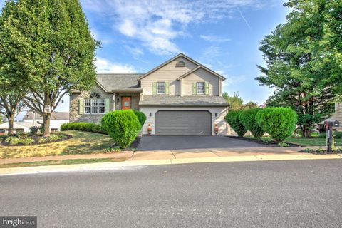 Photo of 534 High Point Drive, DENVER, PA 17517 (MLS # PALA2076630)