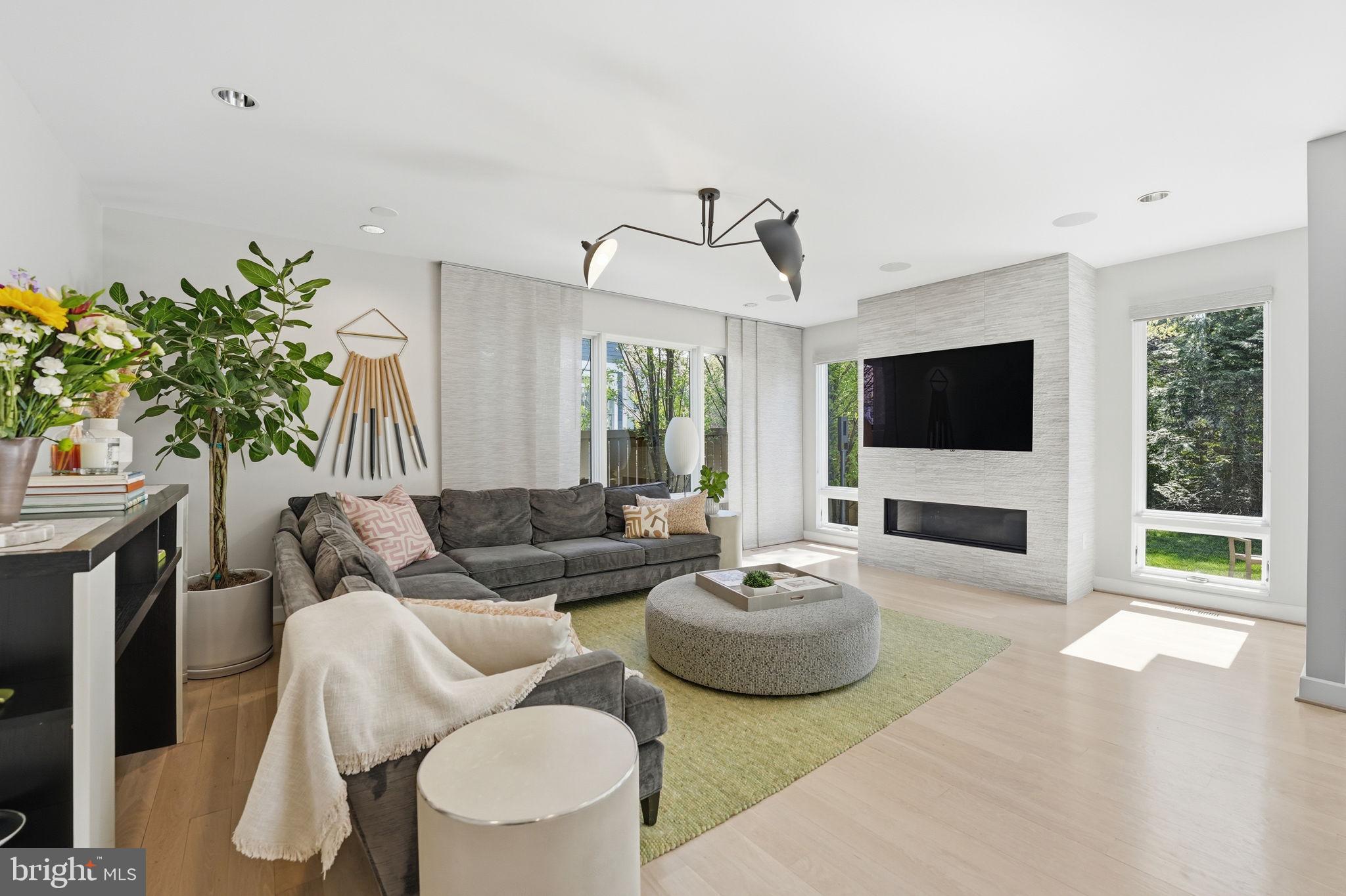 LYON VILLAGE - Residential