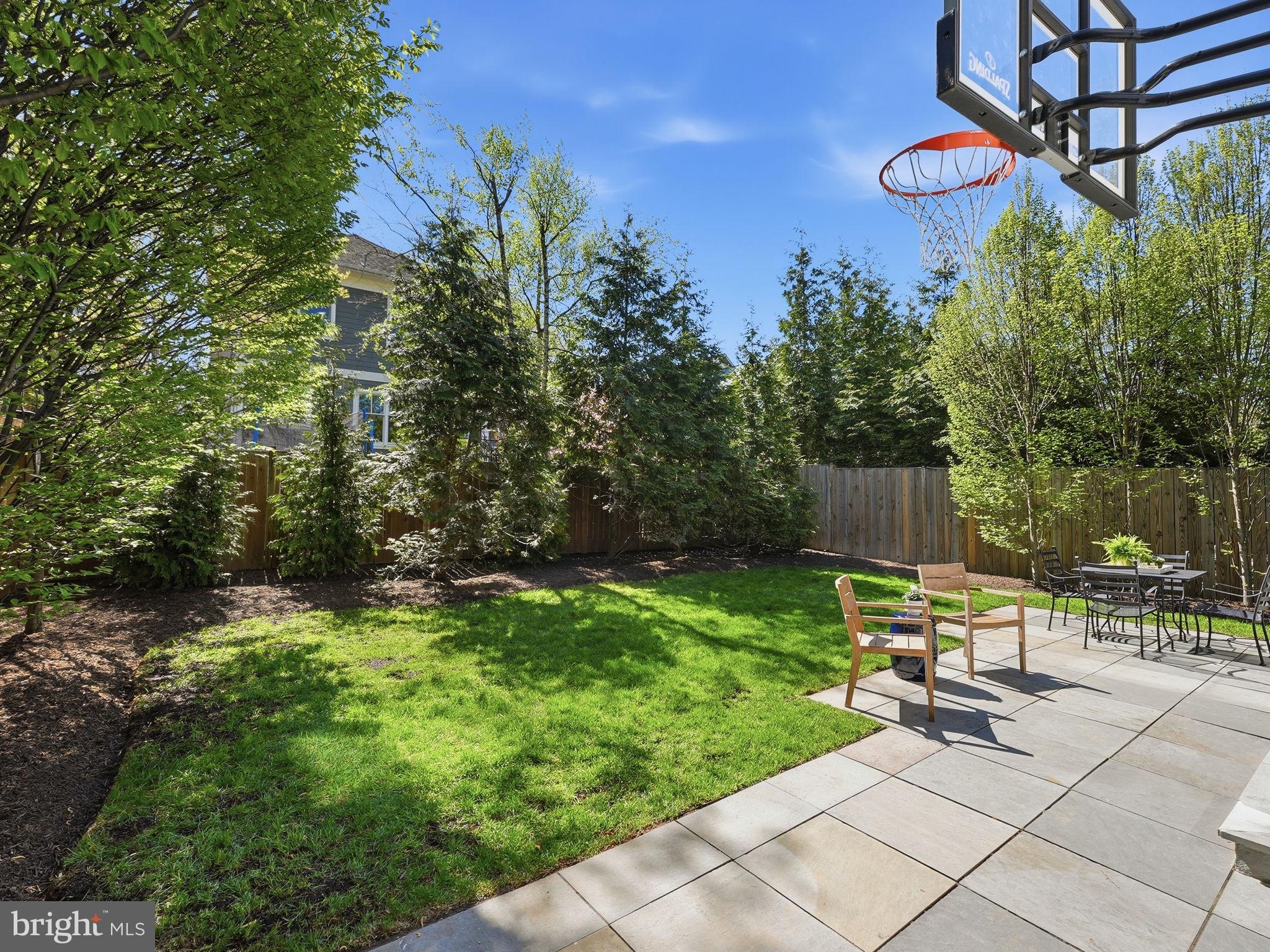 LYON VILLAGE - Residential