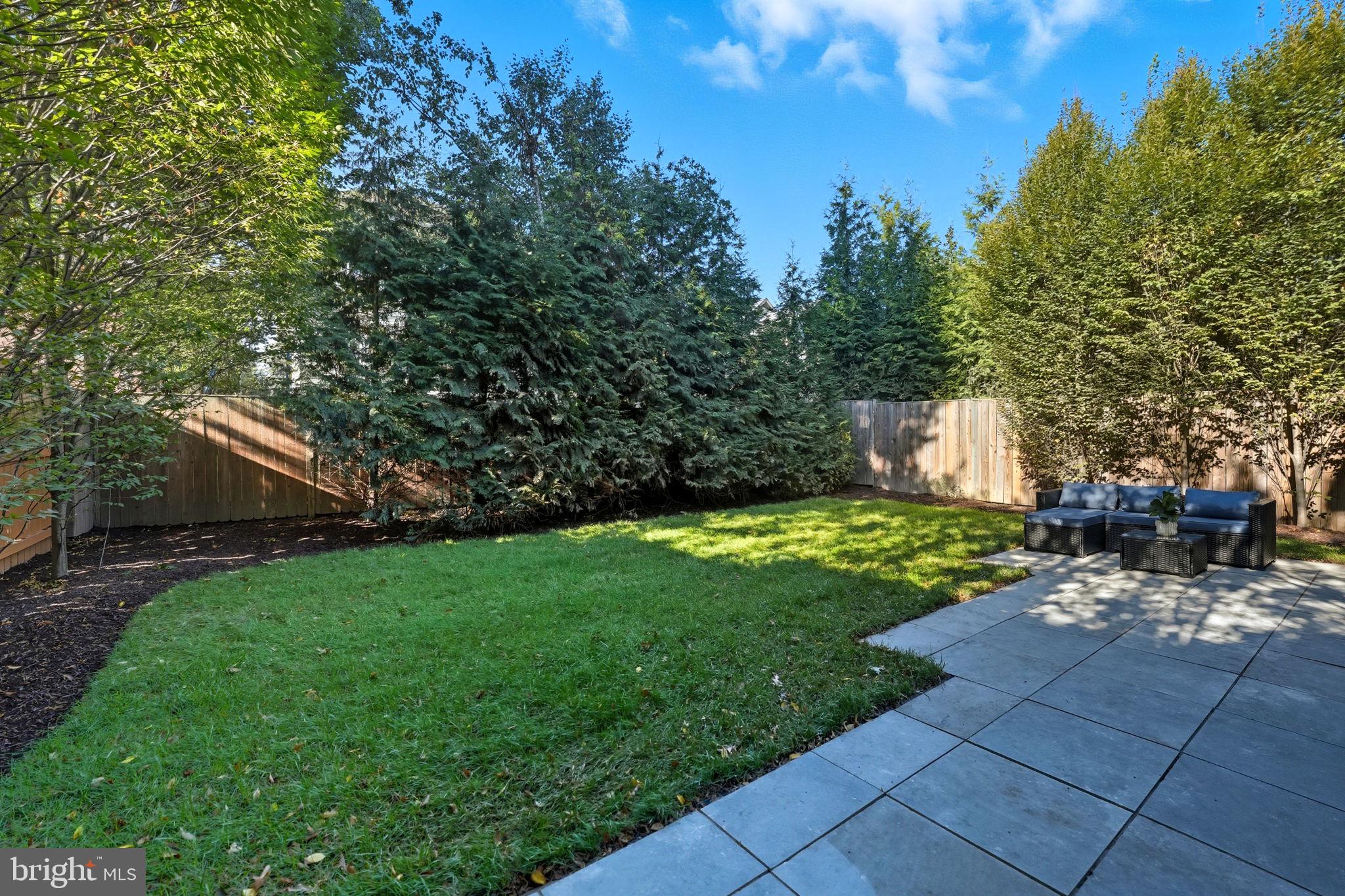 LYON VILLAGE - Residential