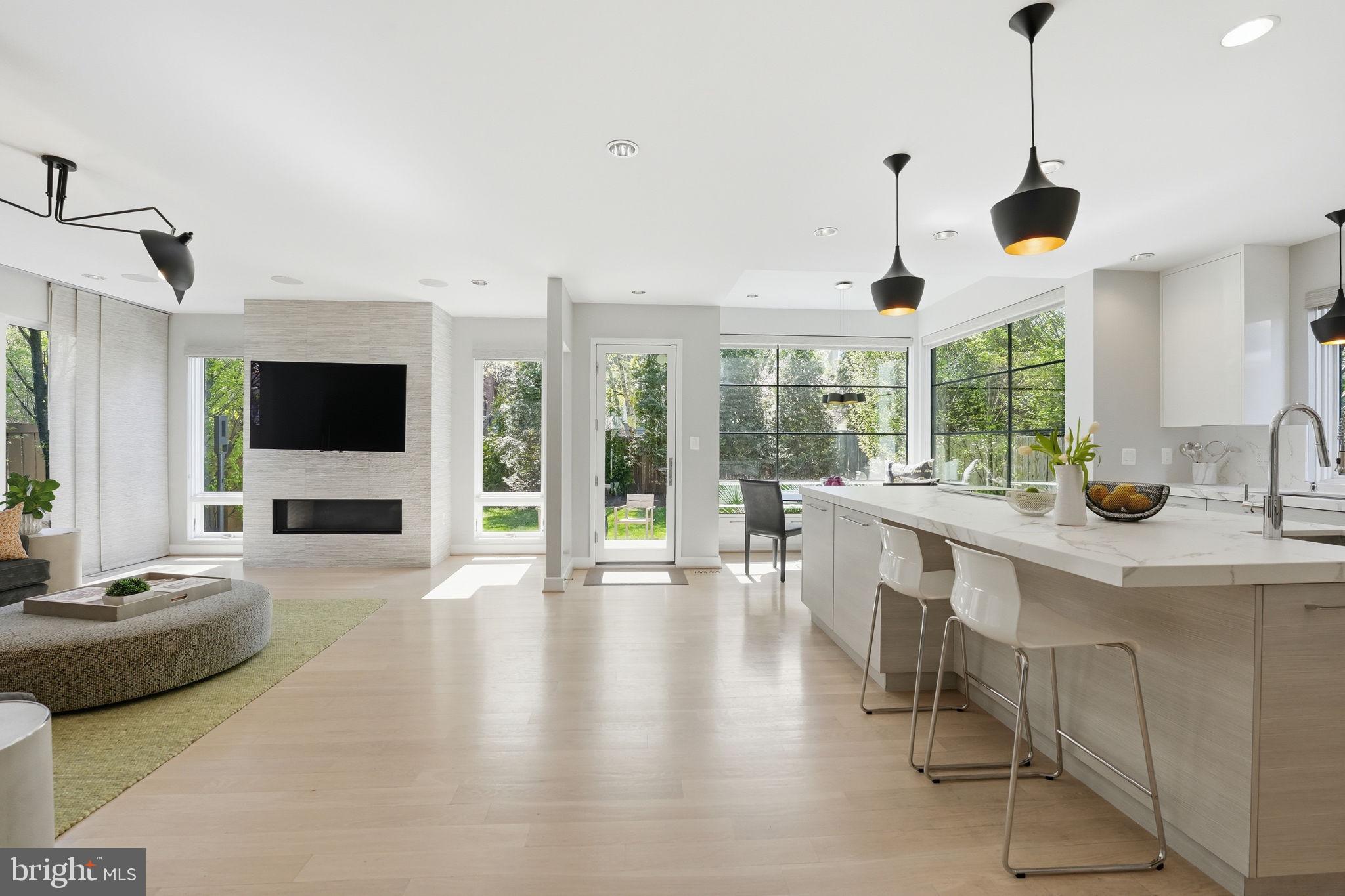 LYON VILLAGE - Residential