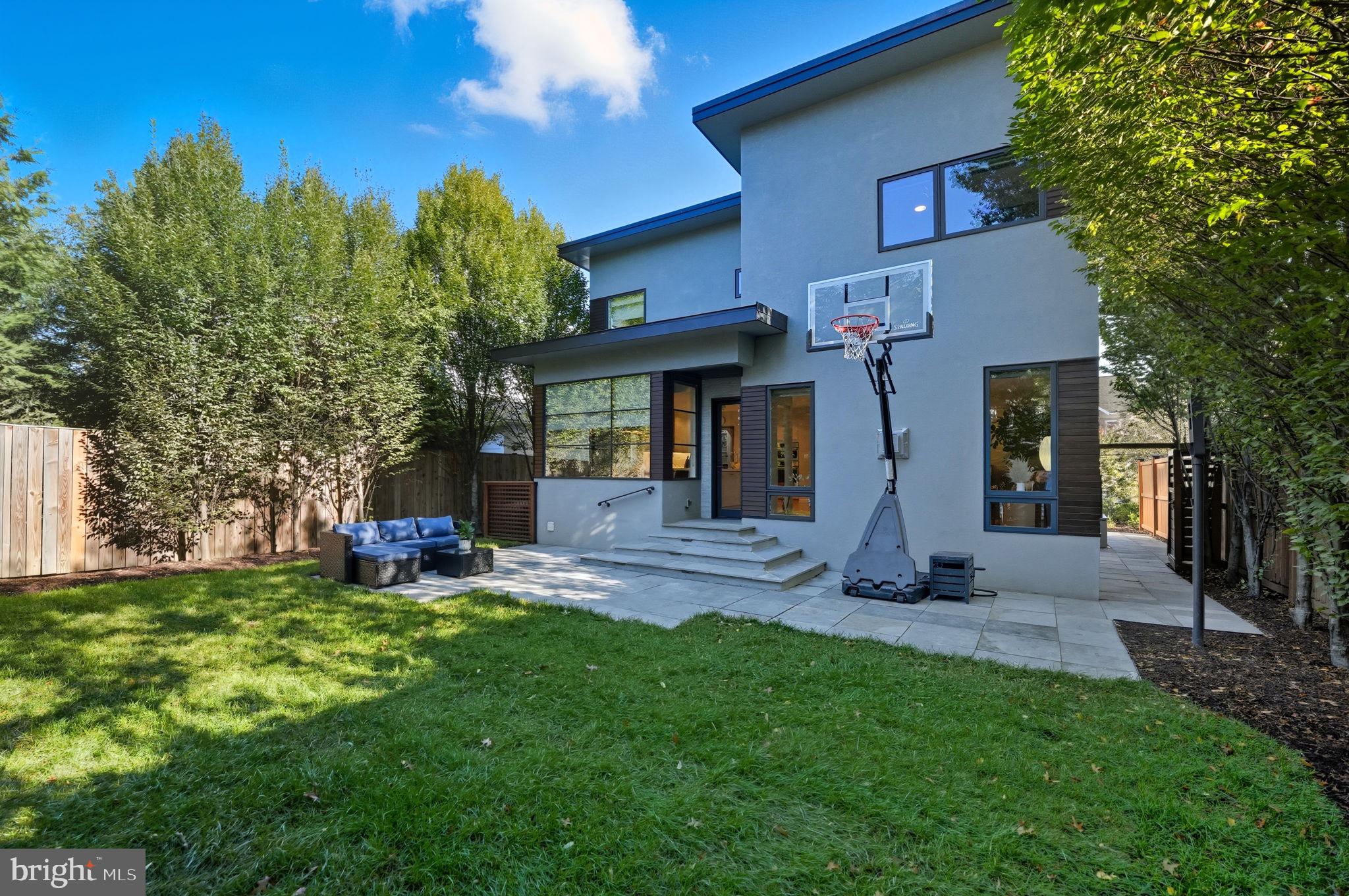 LYON VILLAGE - Residential