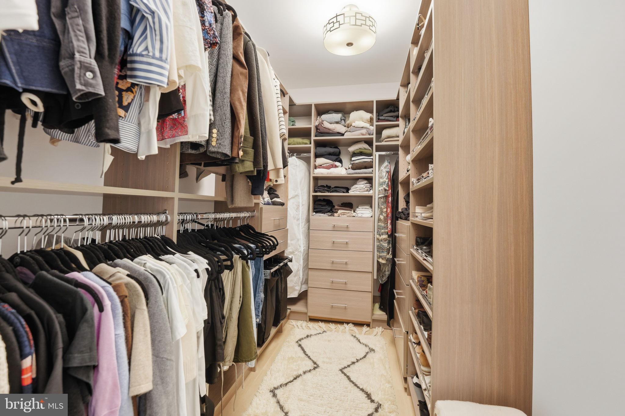 LYON VILLAGE - Residential