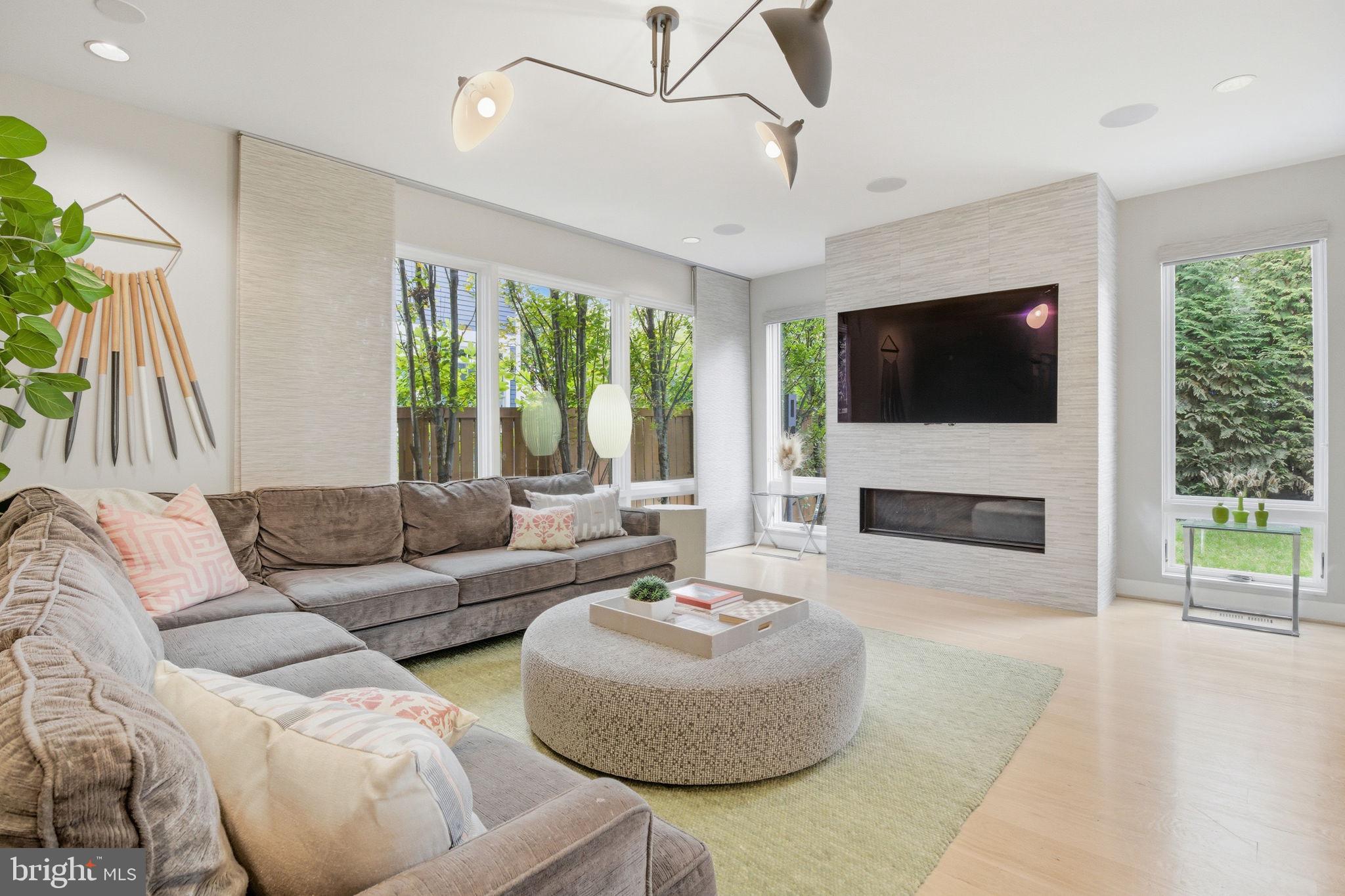 LYON VILLAGE - Residential