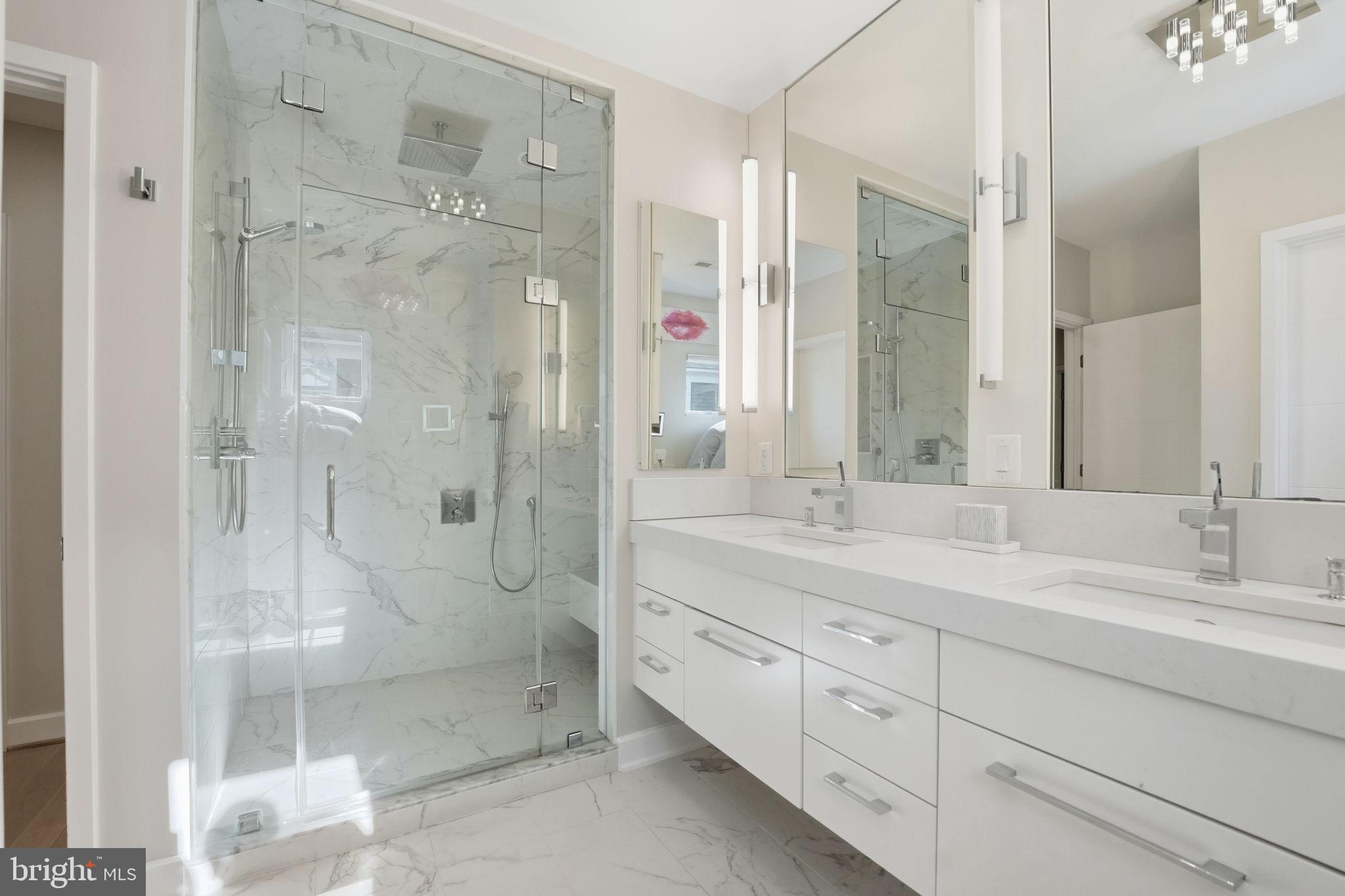 LYON VILLAGE - Residential