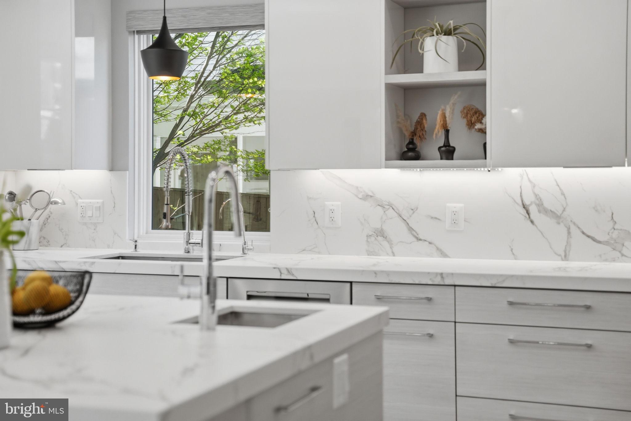 LYON VILLAGE - Residential