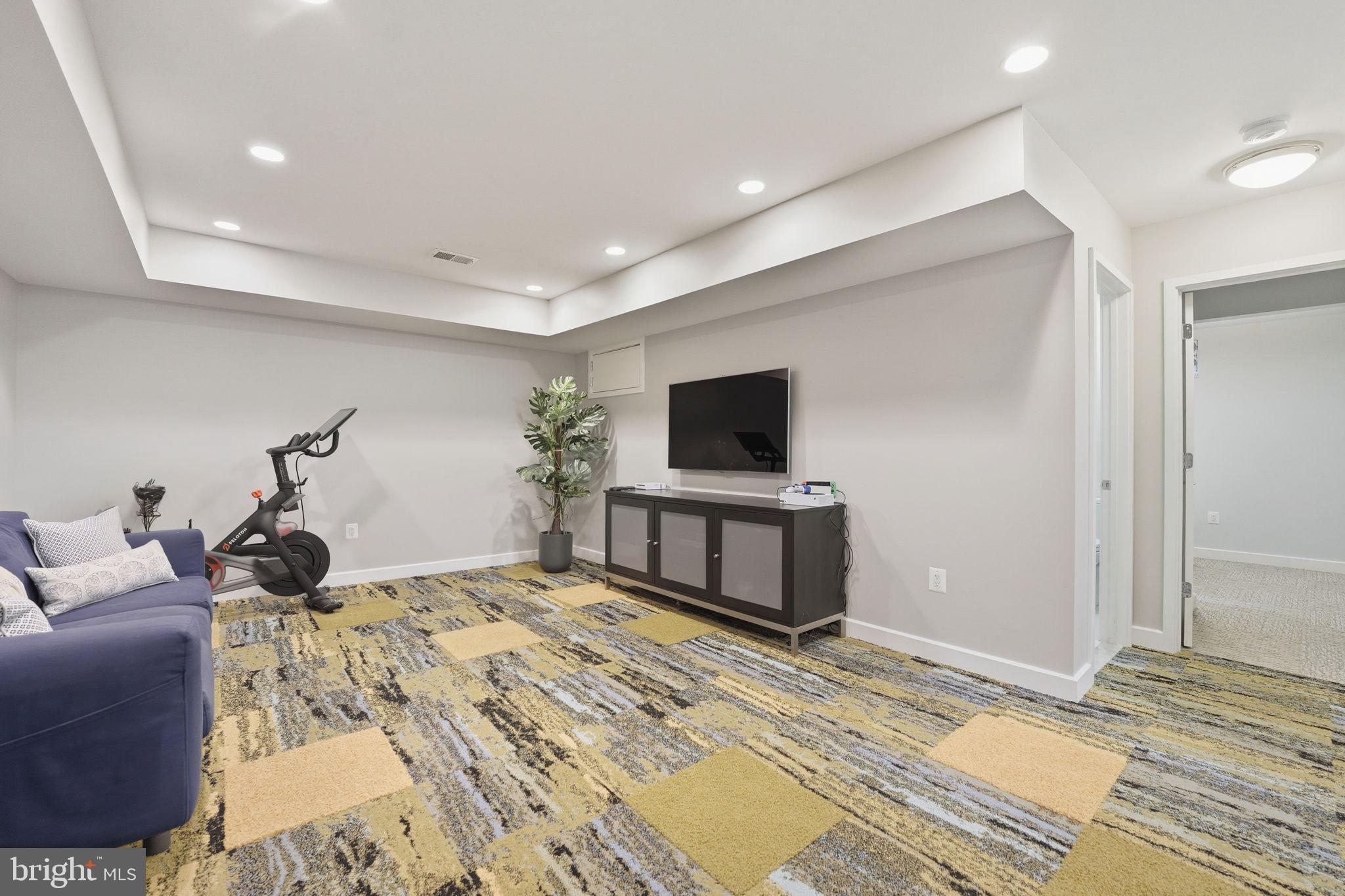 LYON VILLAGE - Residential