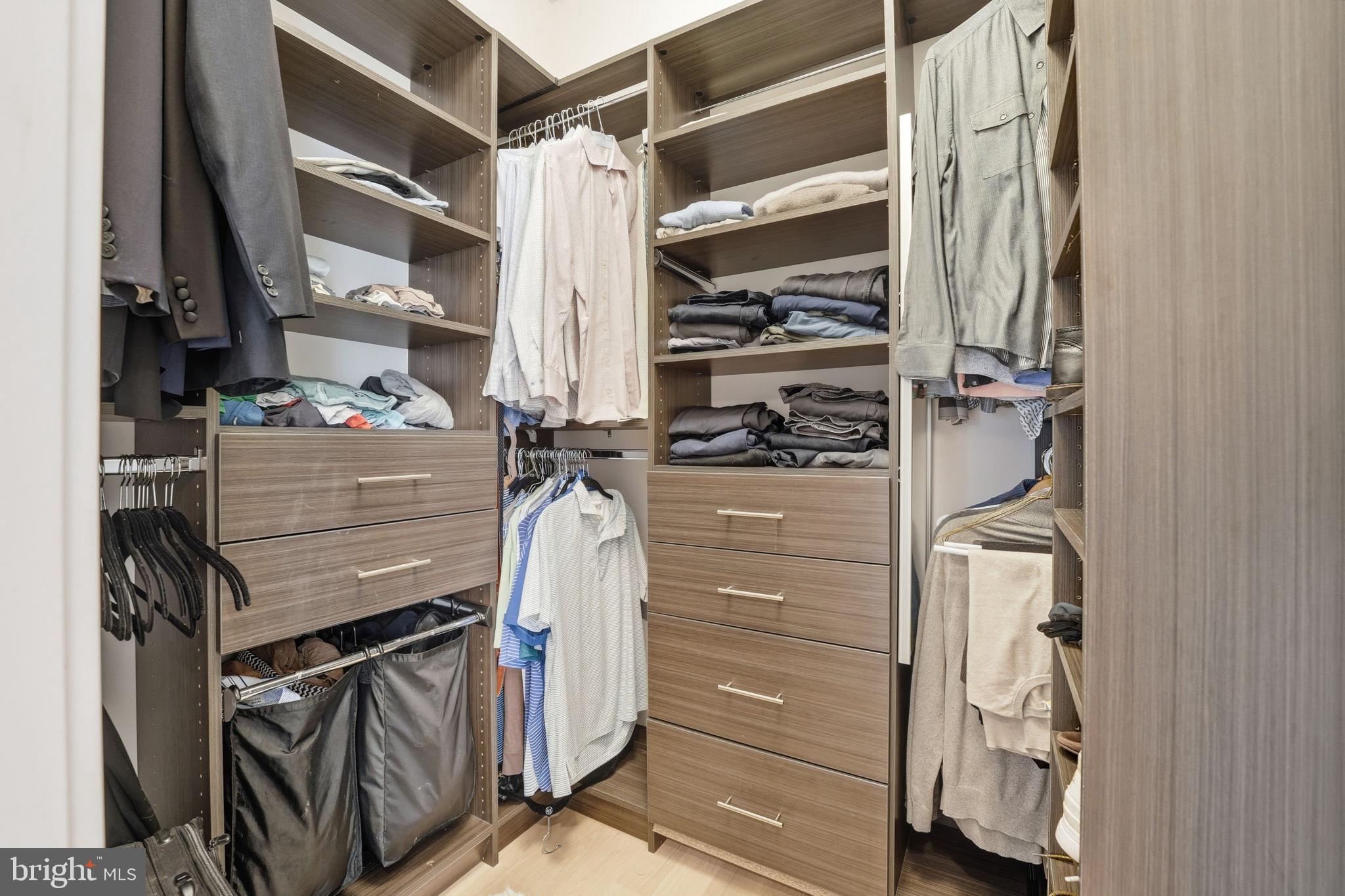 LYON VILLAGE - Residential