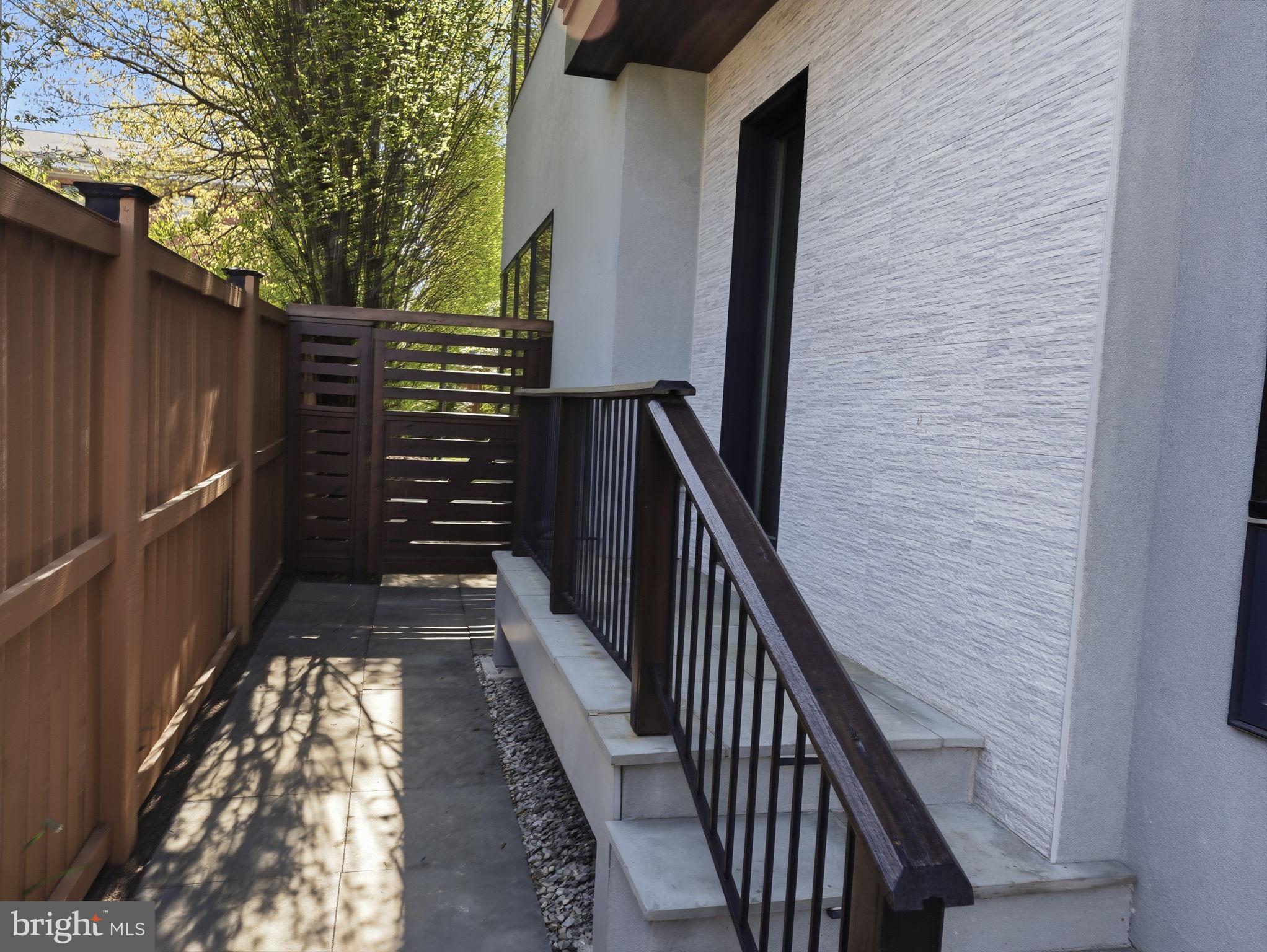 LYON VILLAGE - Residential