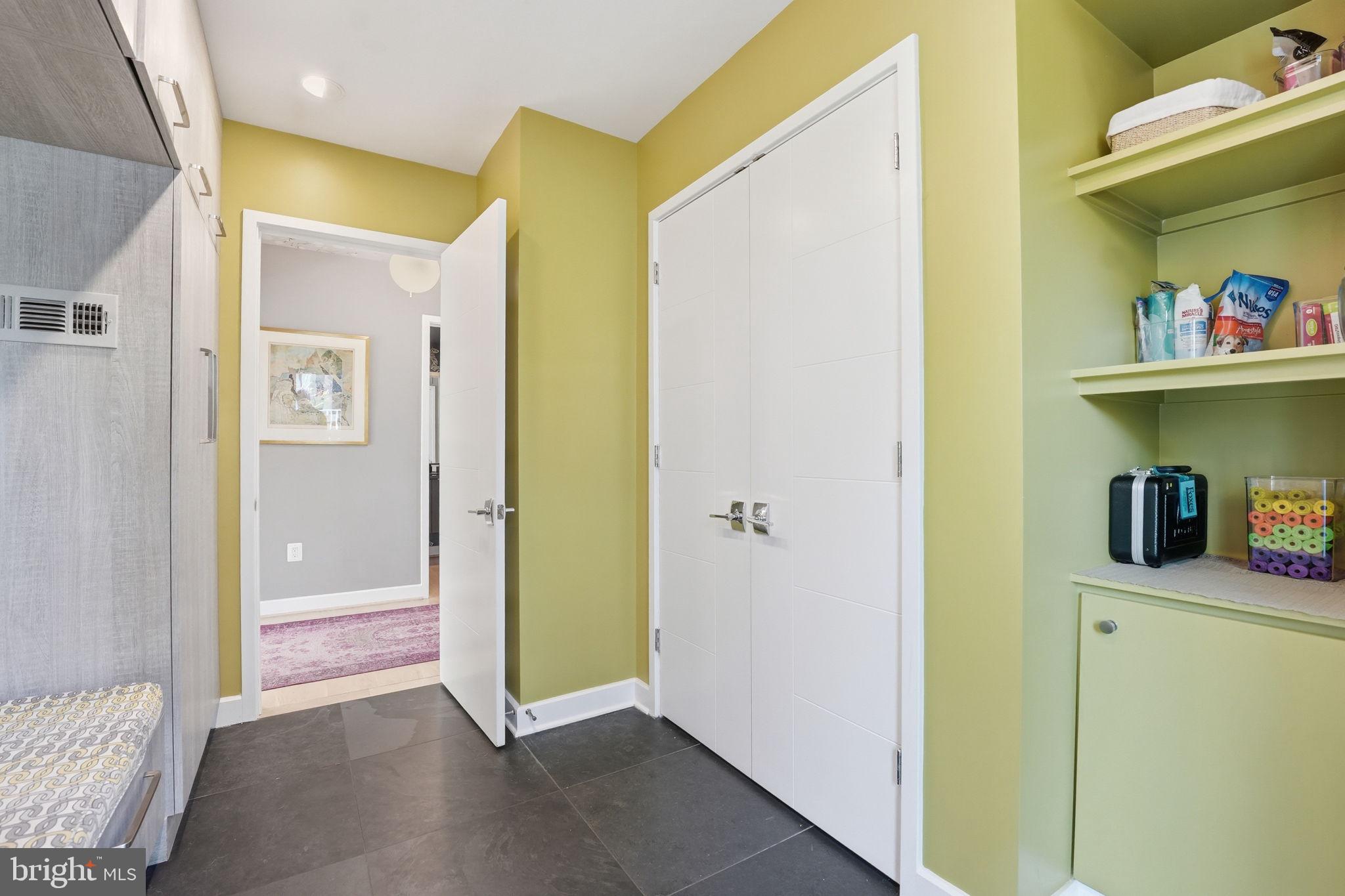 LYON VILLAGE - Residential