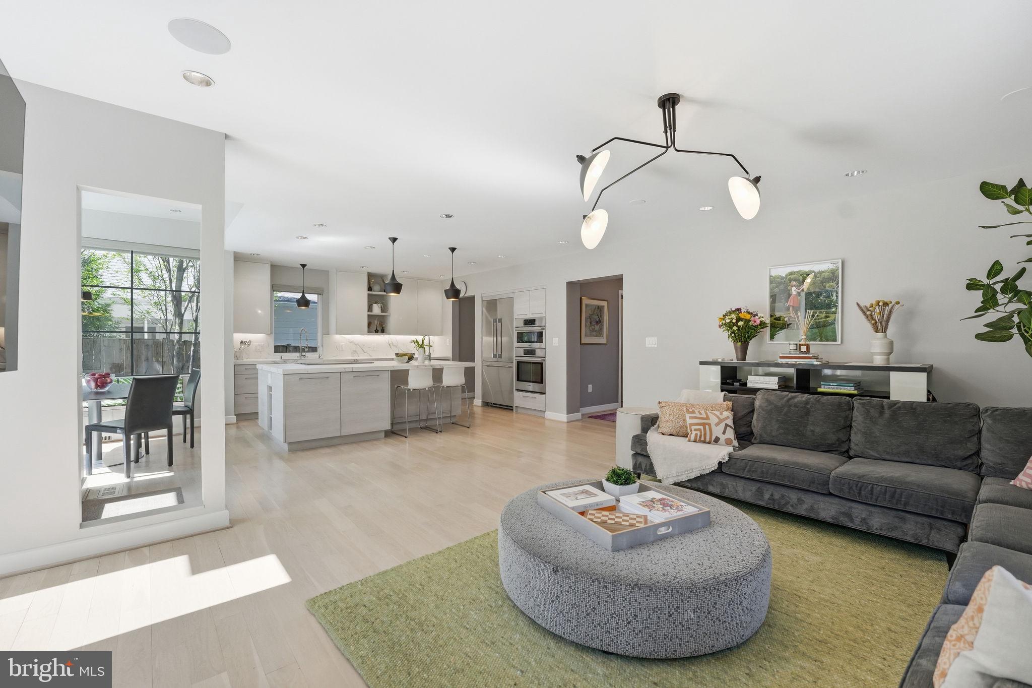 LYON VILLAGE - Residential