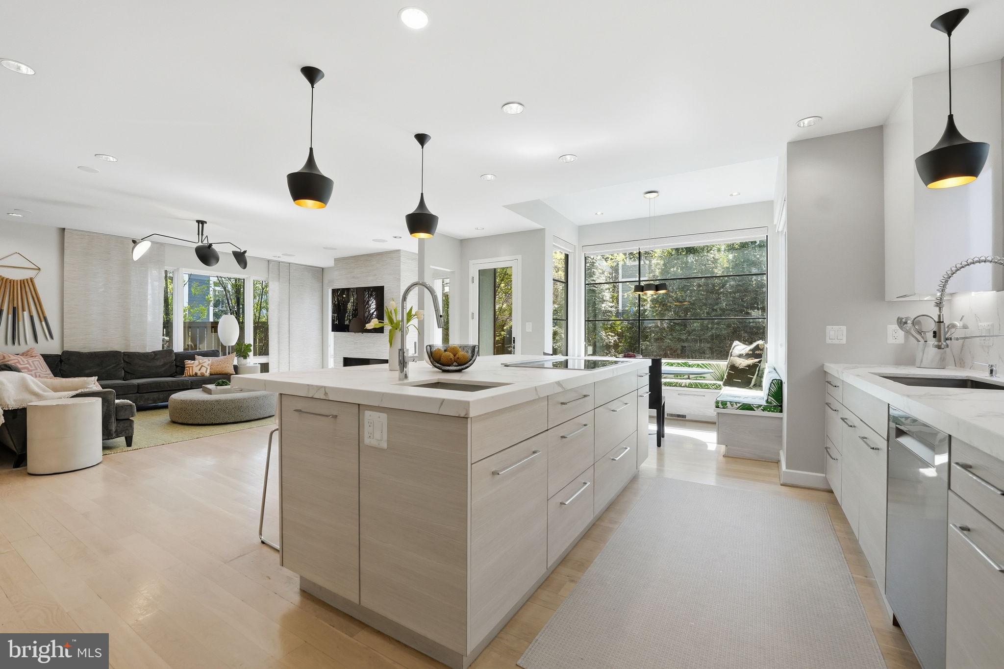 LYON VILLAGE - Residential