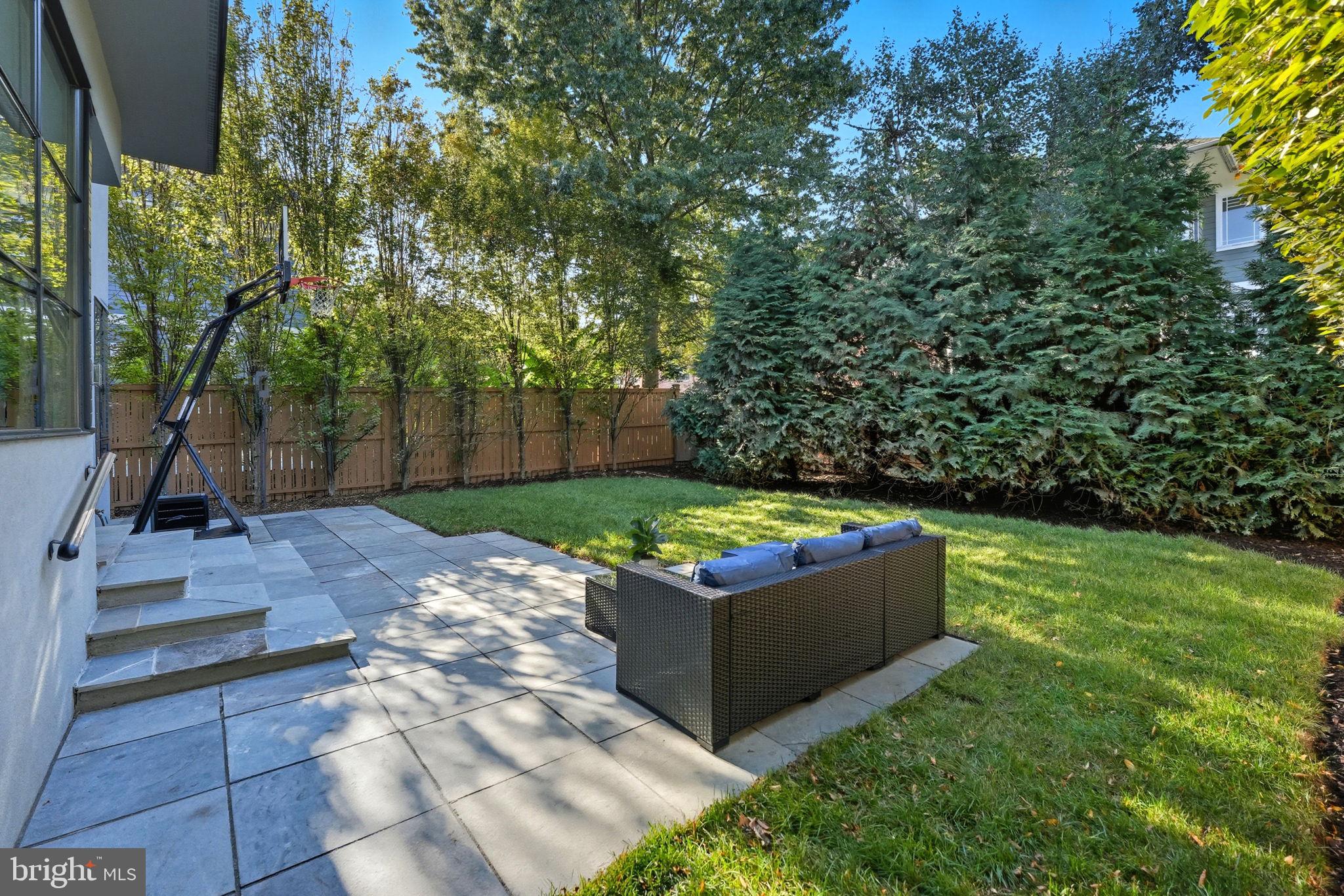 LYON VILLAGE - Residential