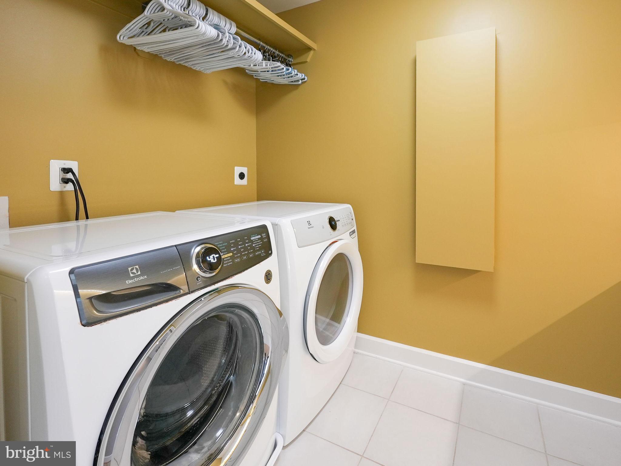 LYON VILLAGE - Residential