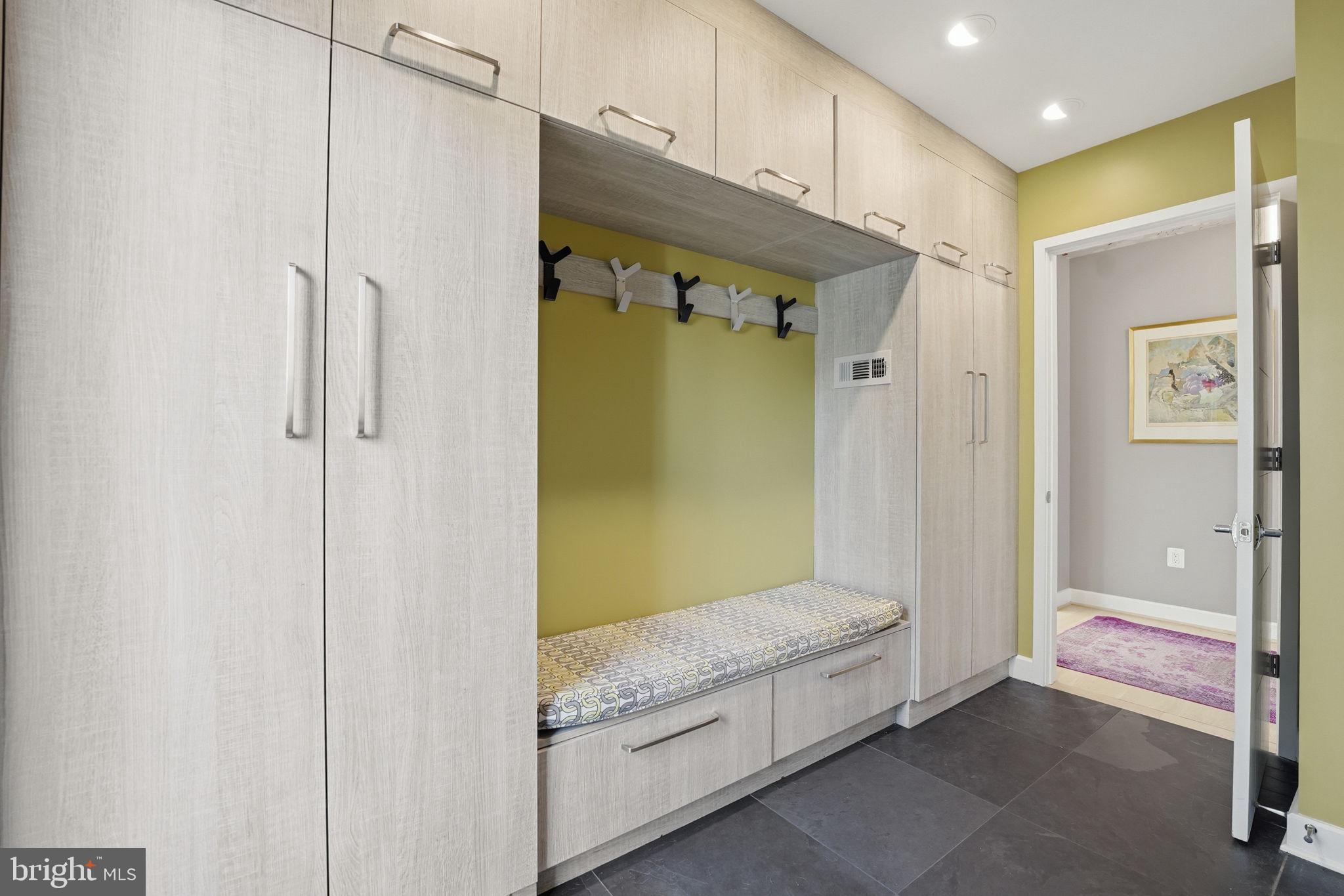 LYON VILLAGE - Residential