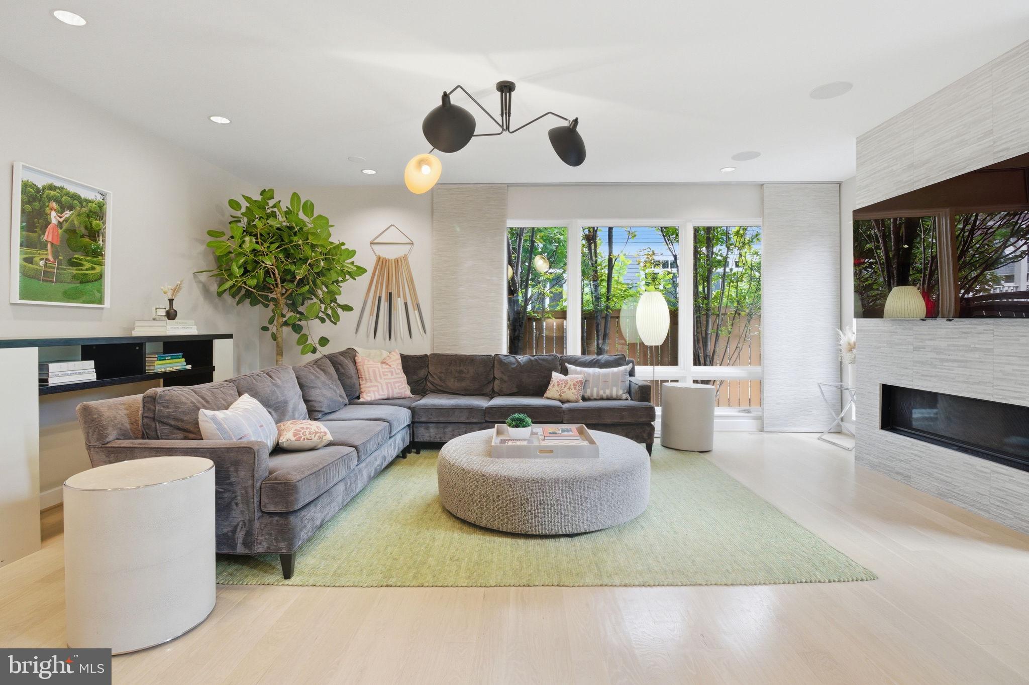 LYON VILLAGE - Residential