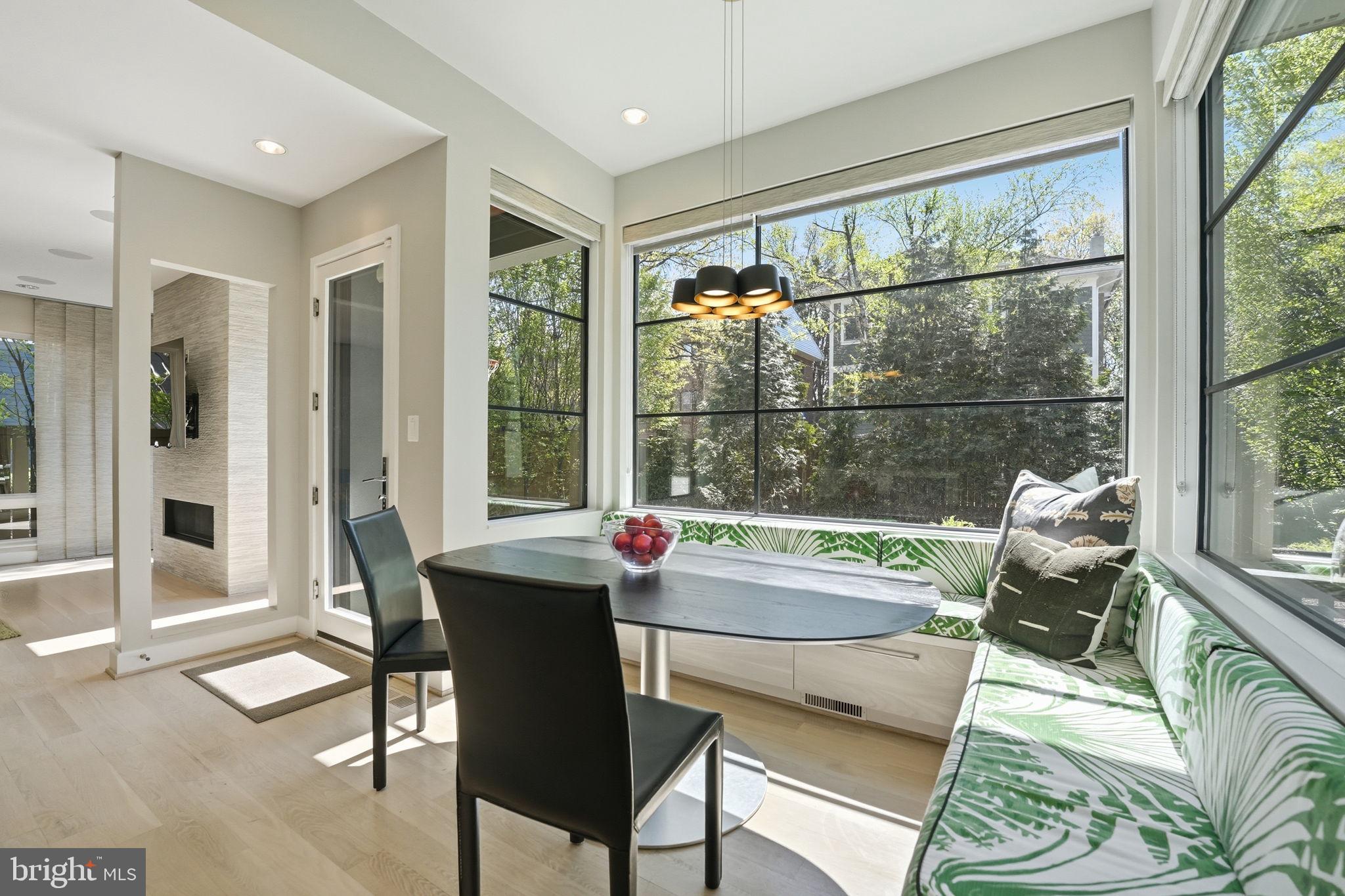 LYON VILLAGE - Residential