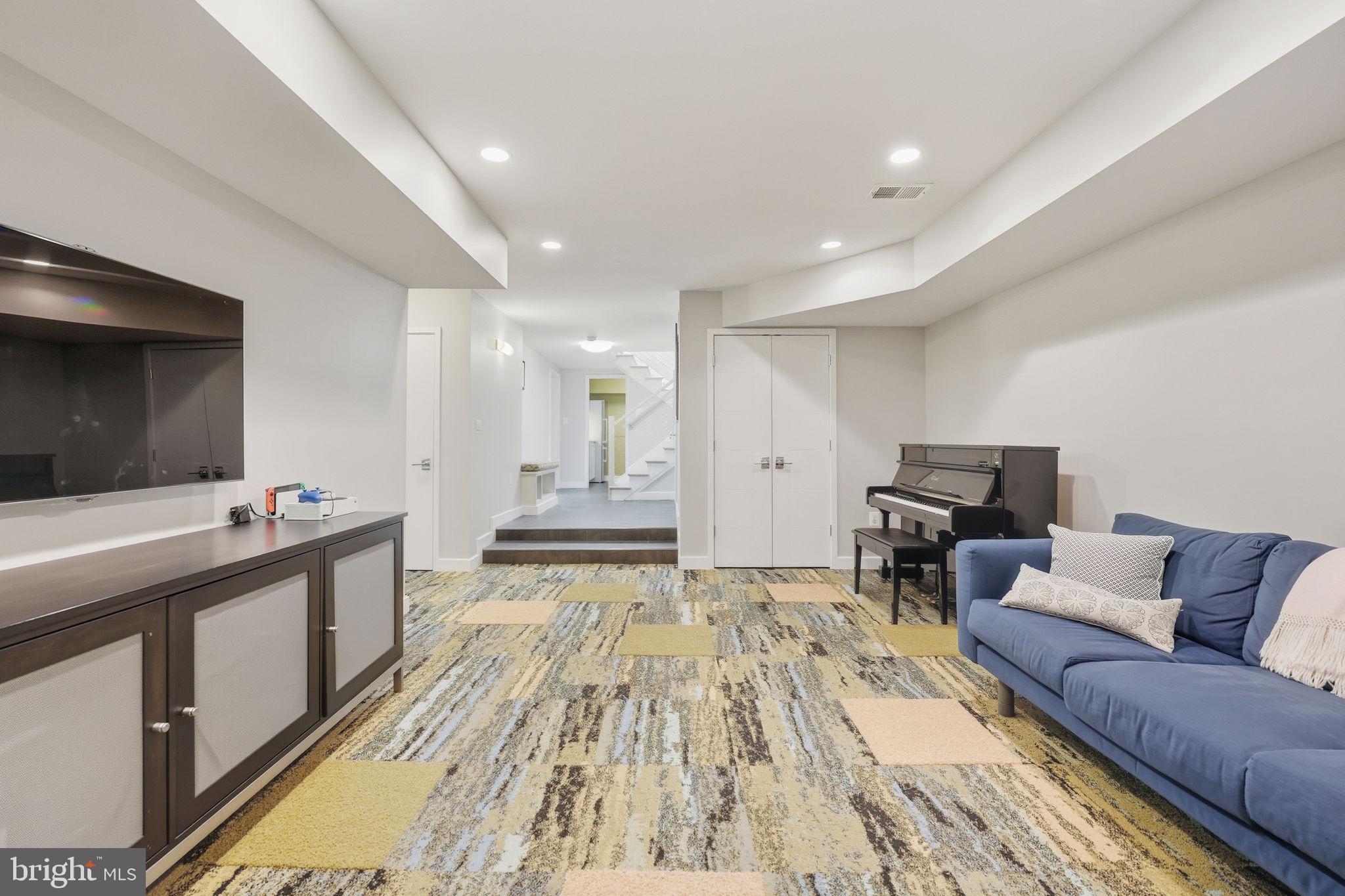 LYON VILLAGE - Residential