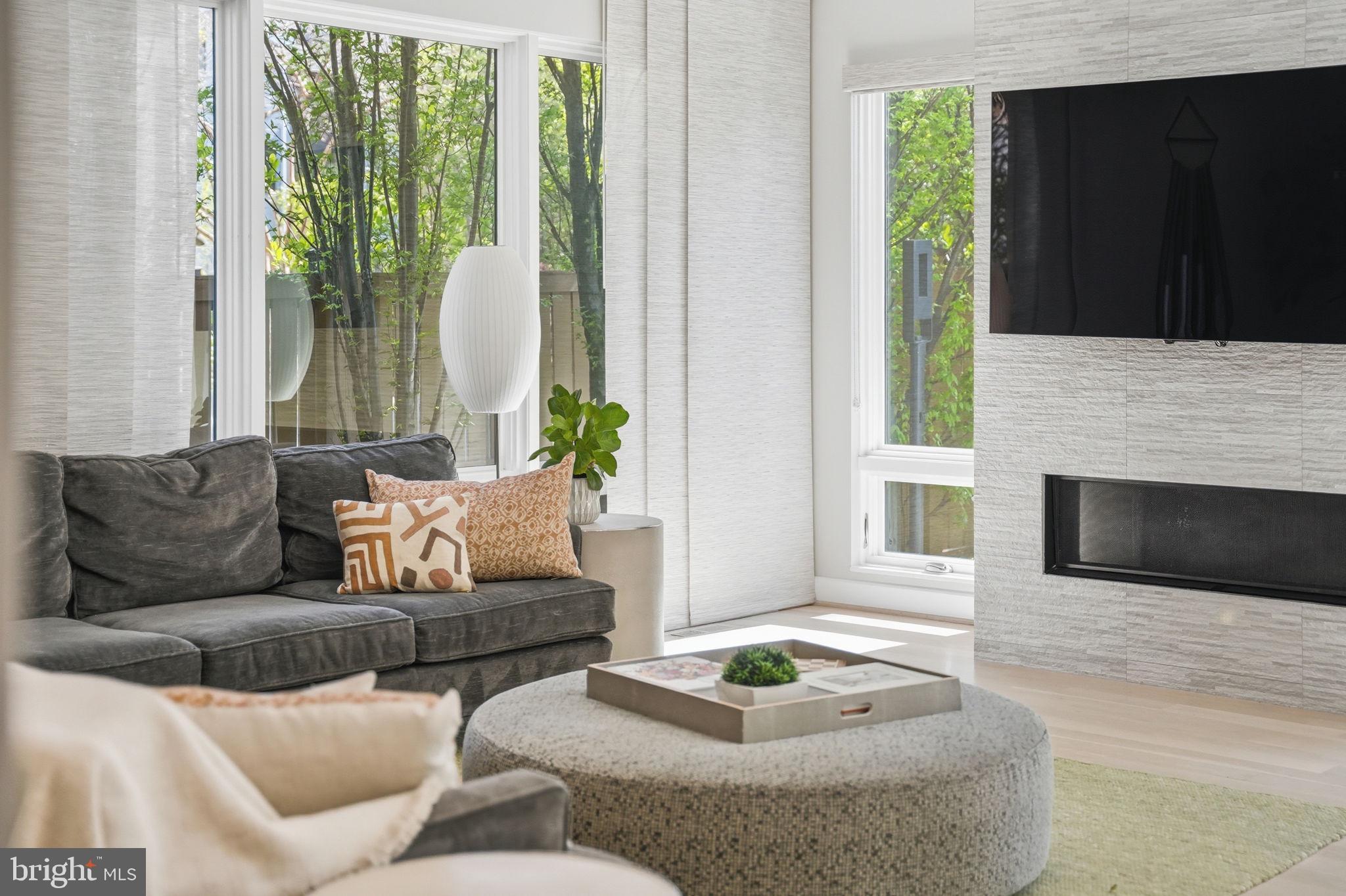 LYON VILLAGE - Residential