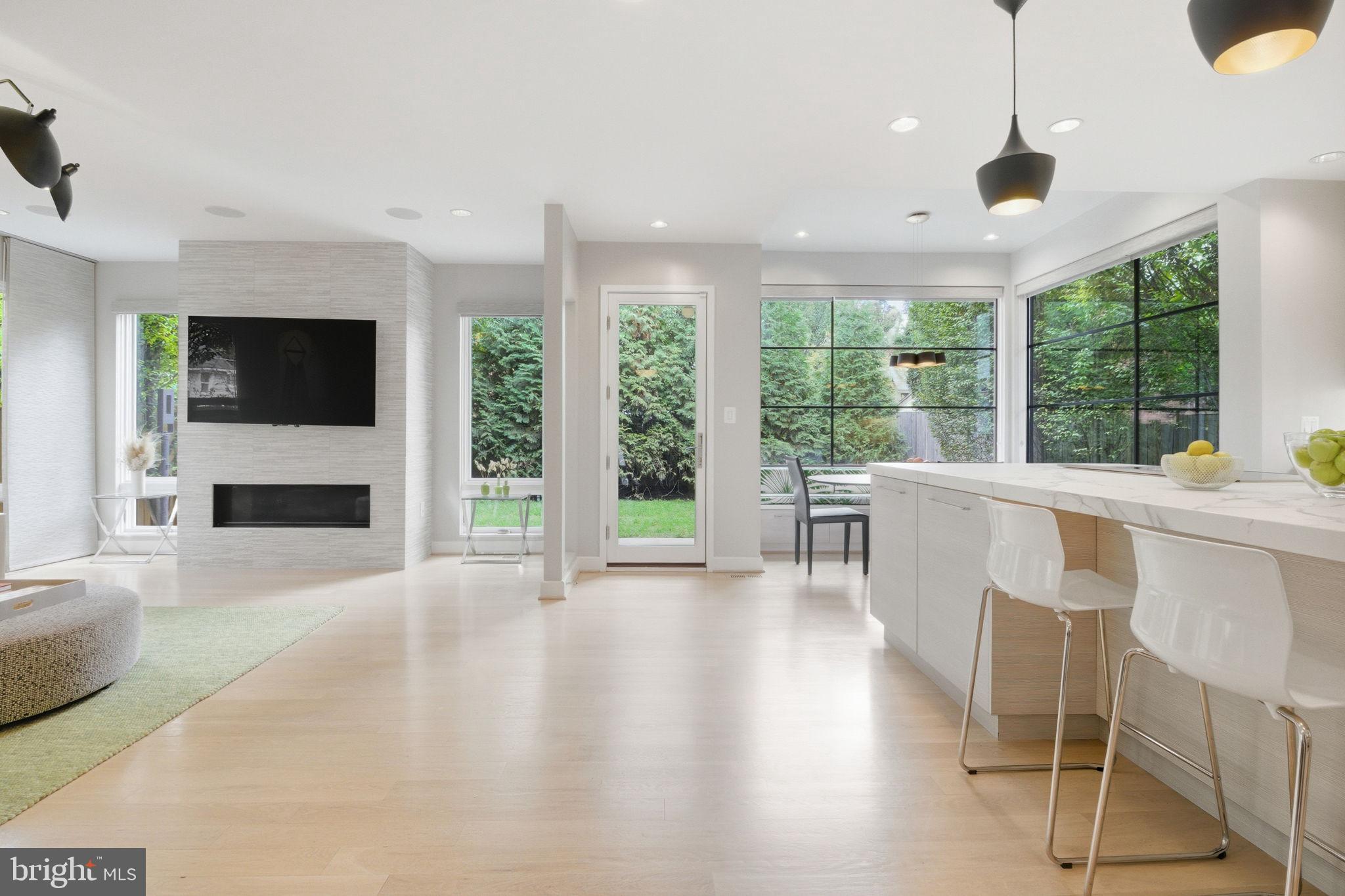 LYON VILLAGE - Residential