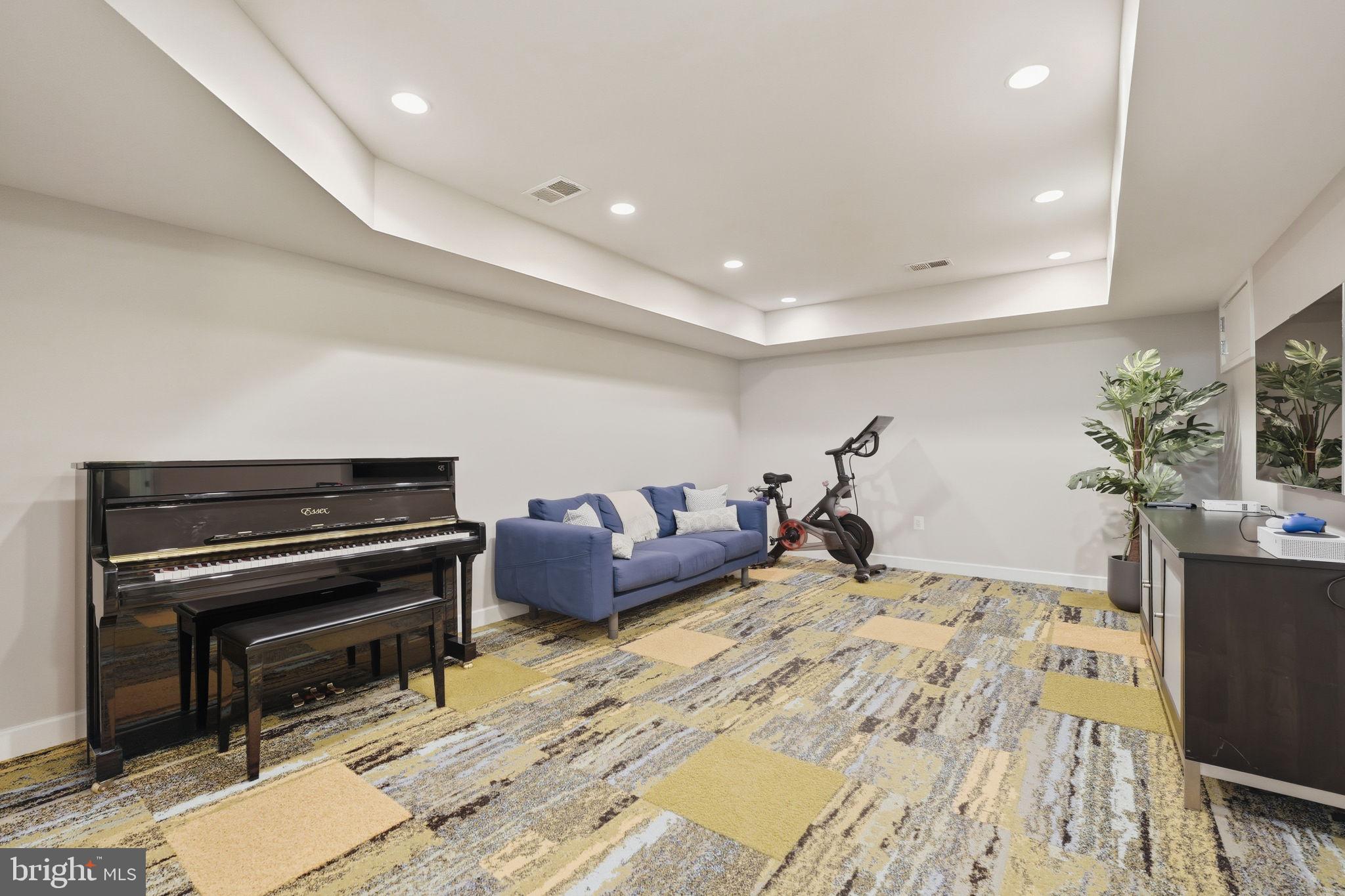 LYON VILLAGE - Residential