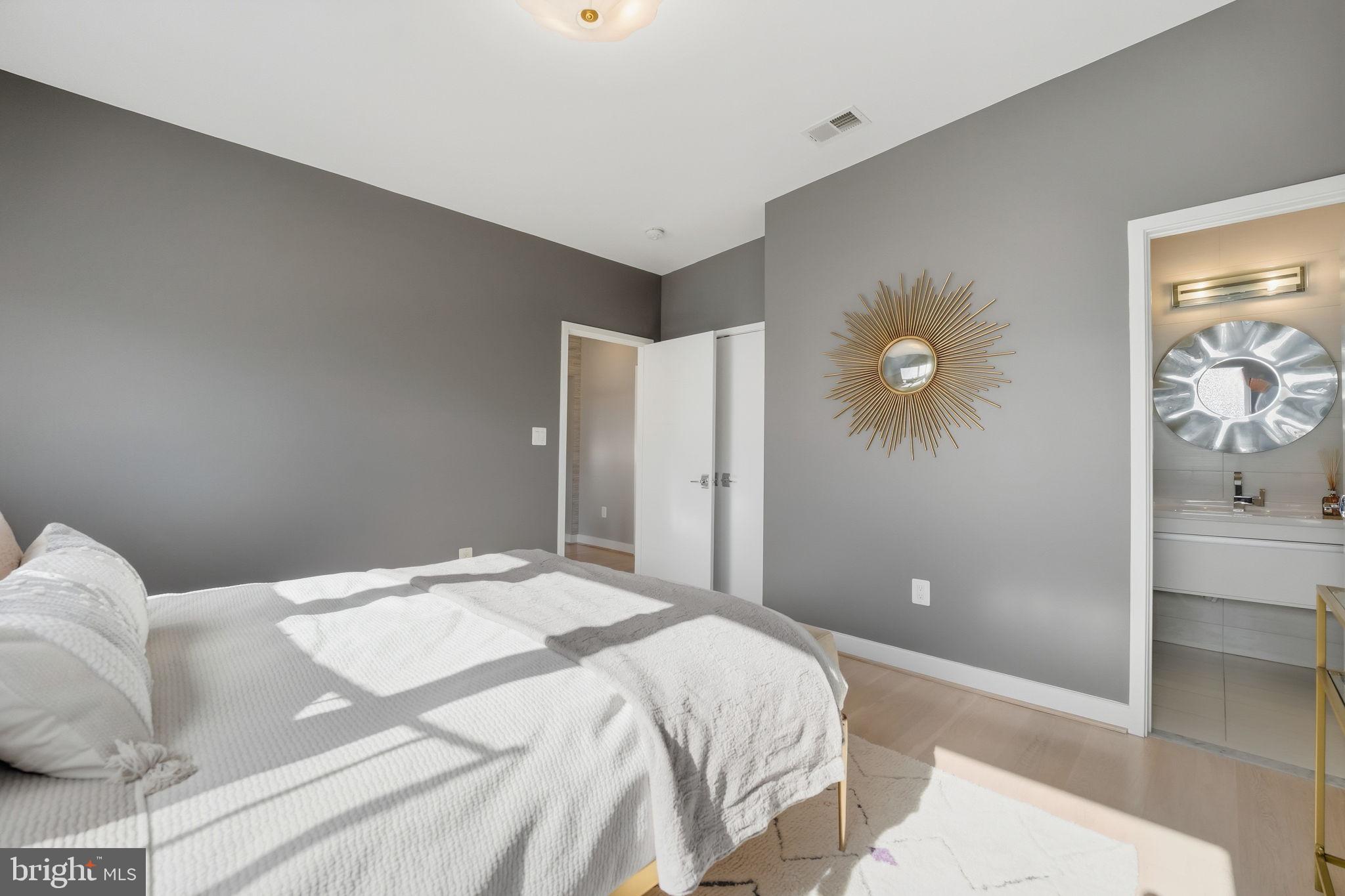 LYON VILLAGE - Residential