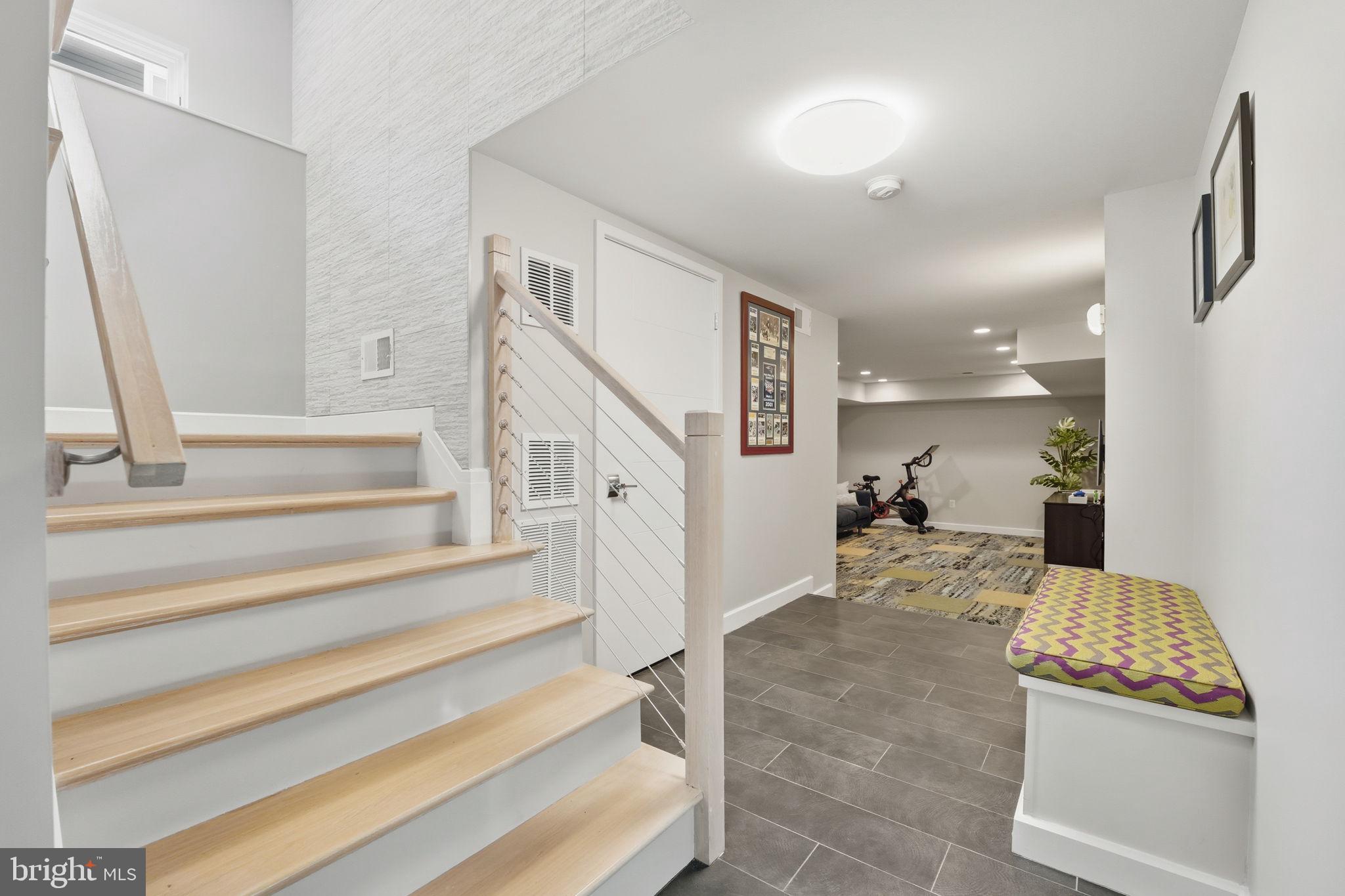 LYON VILLAGE - Residential