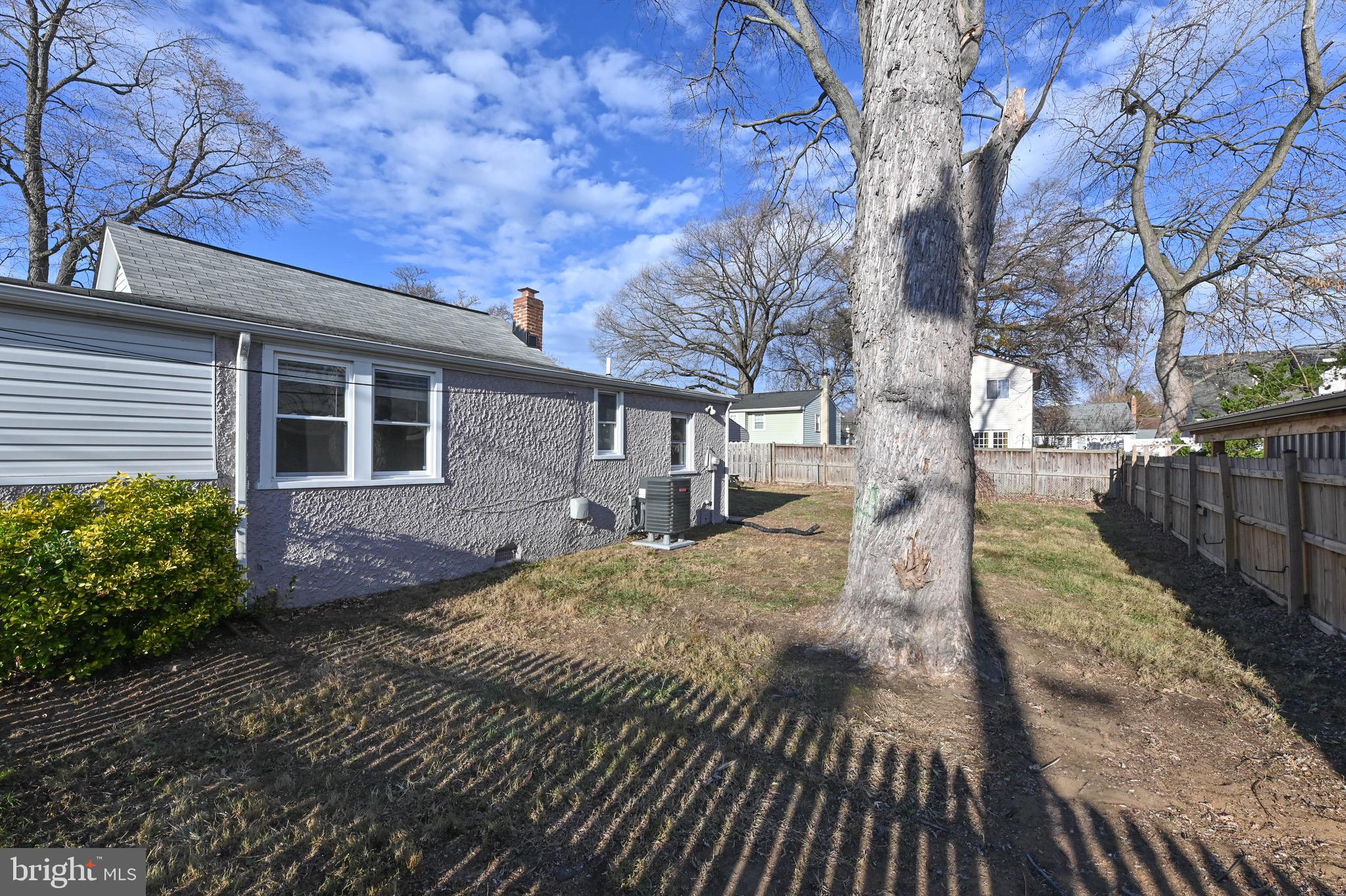 WOODLAND BEACH - Residential Lease