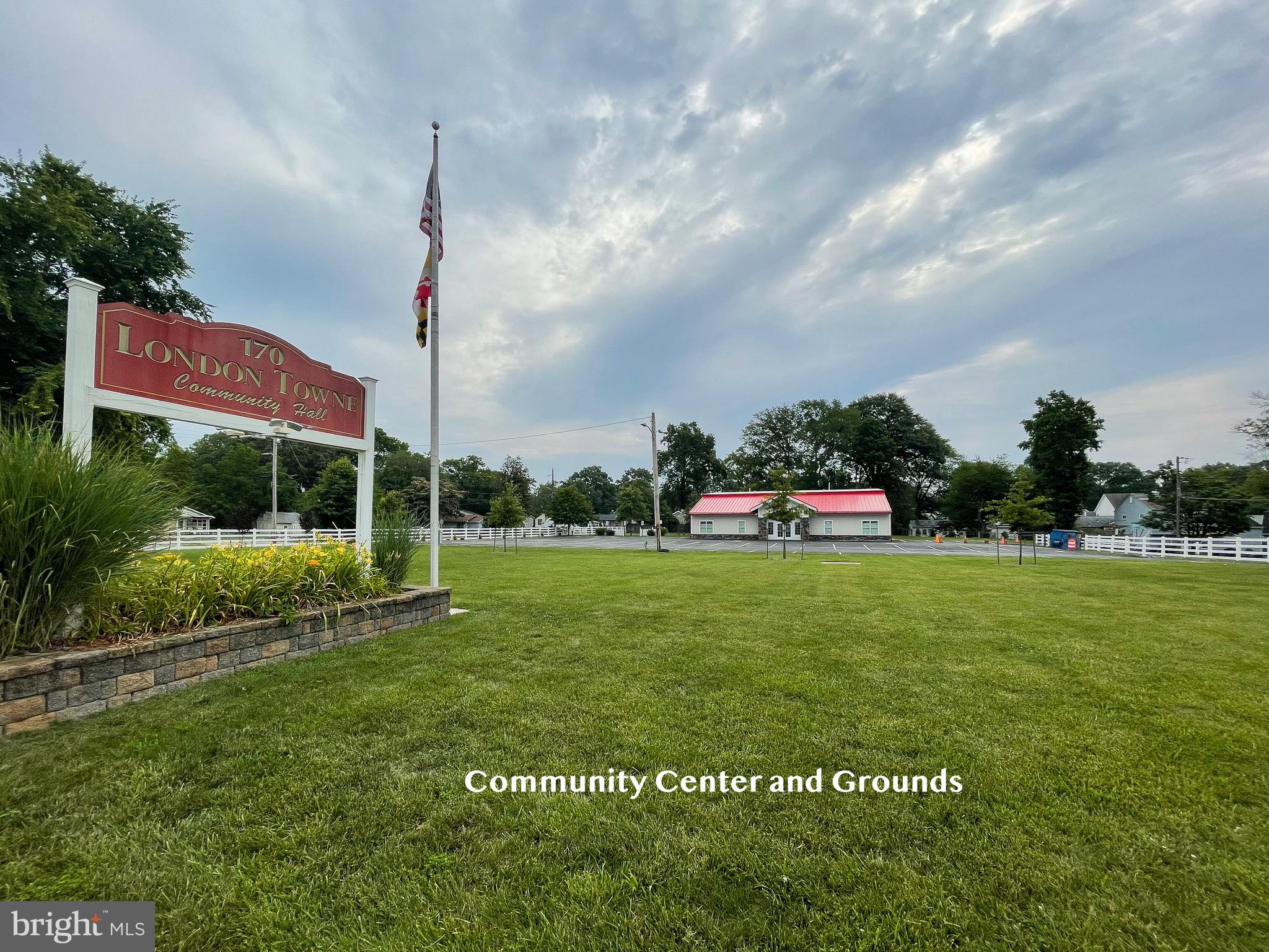 WOODLAND BEACH - Residential Lease