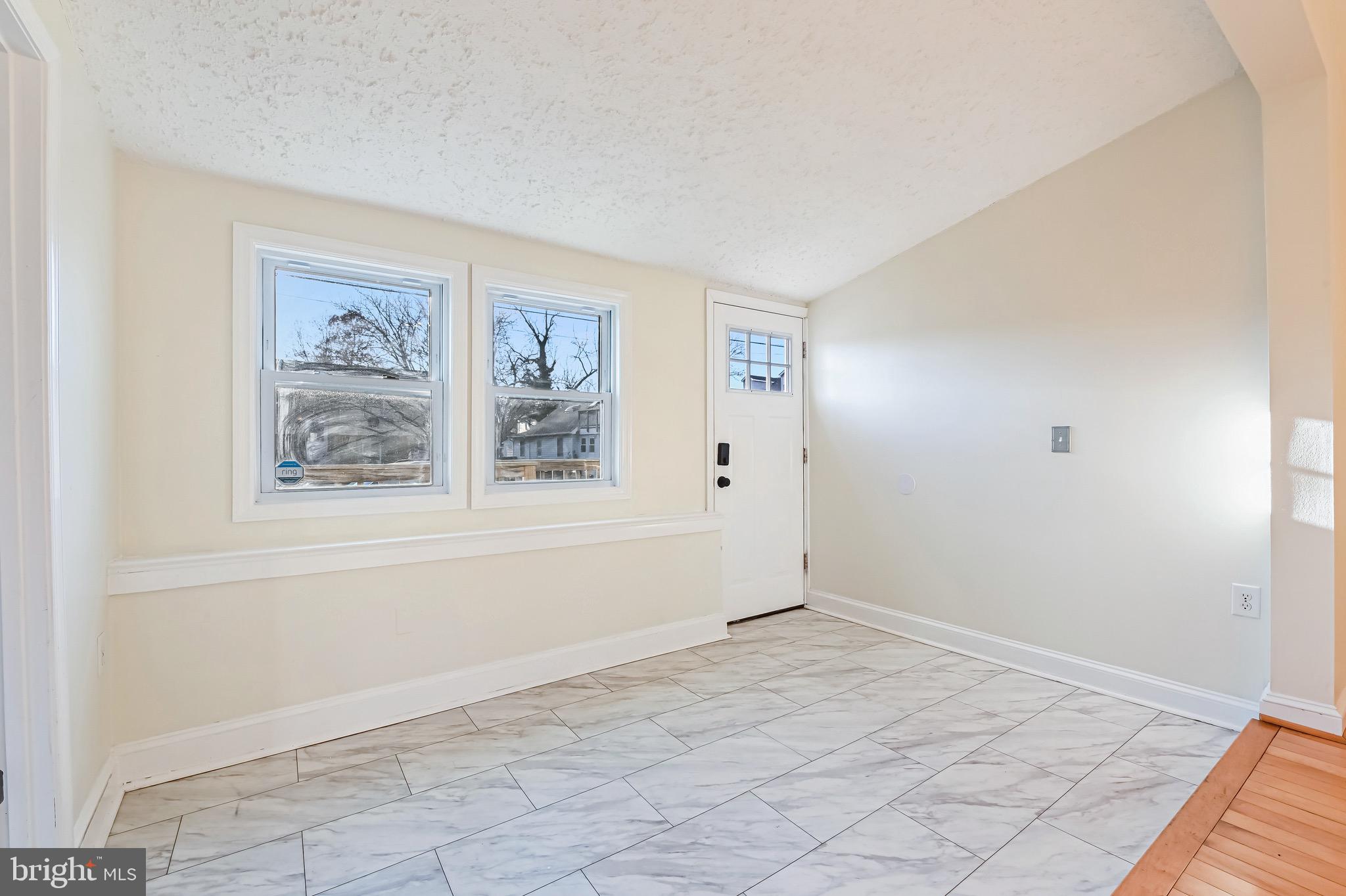 WOODLAND BEACH - Residential Lease