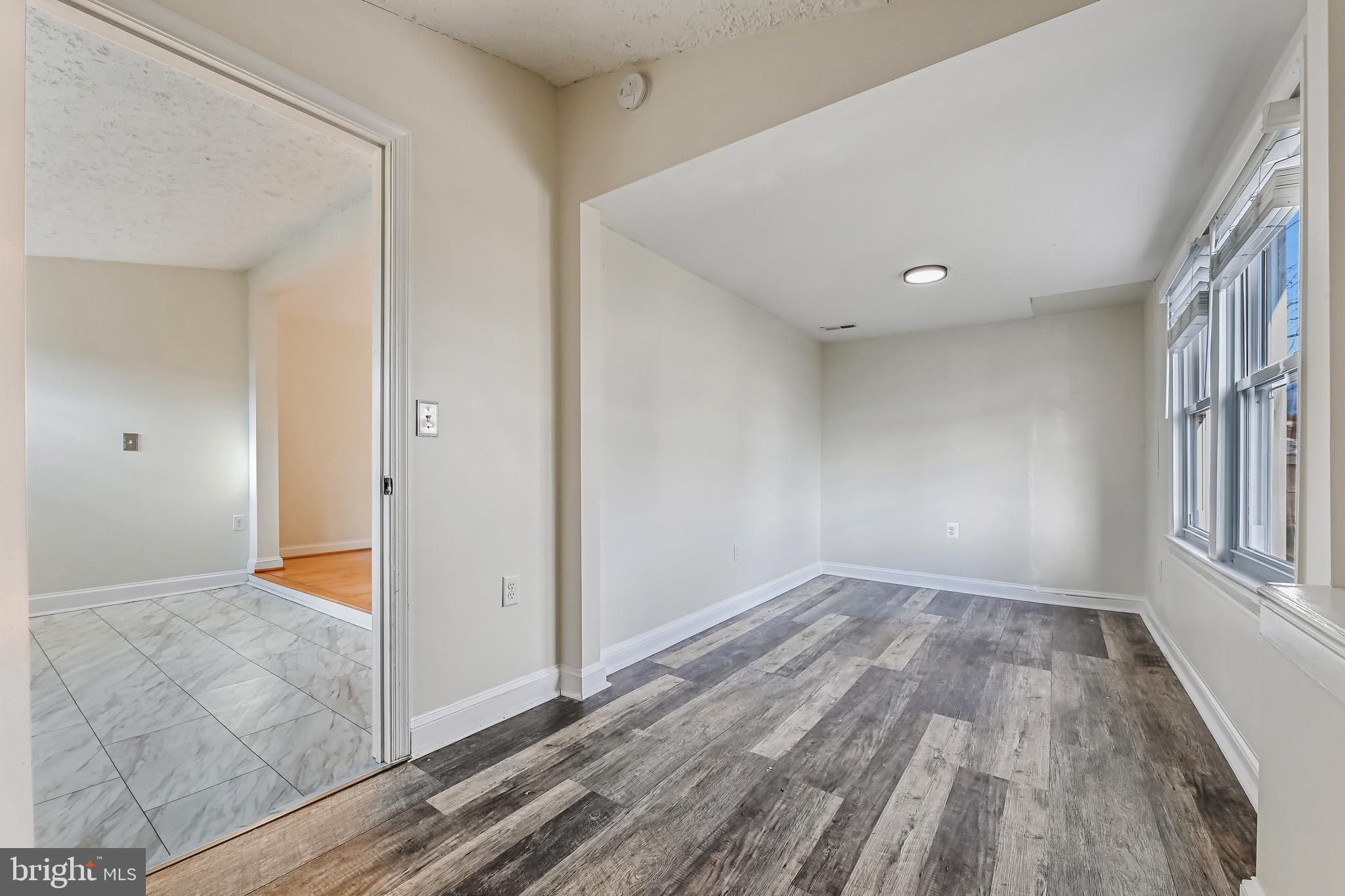 WOODLAND BEACH - Residential Lease