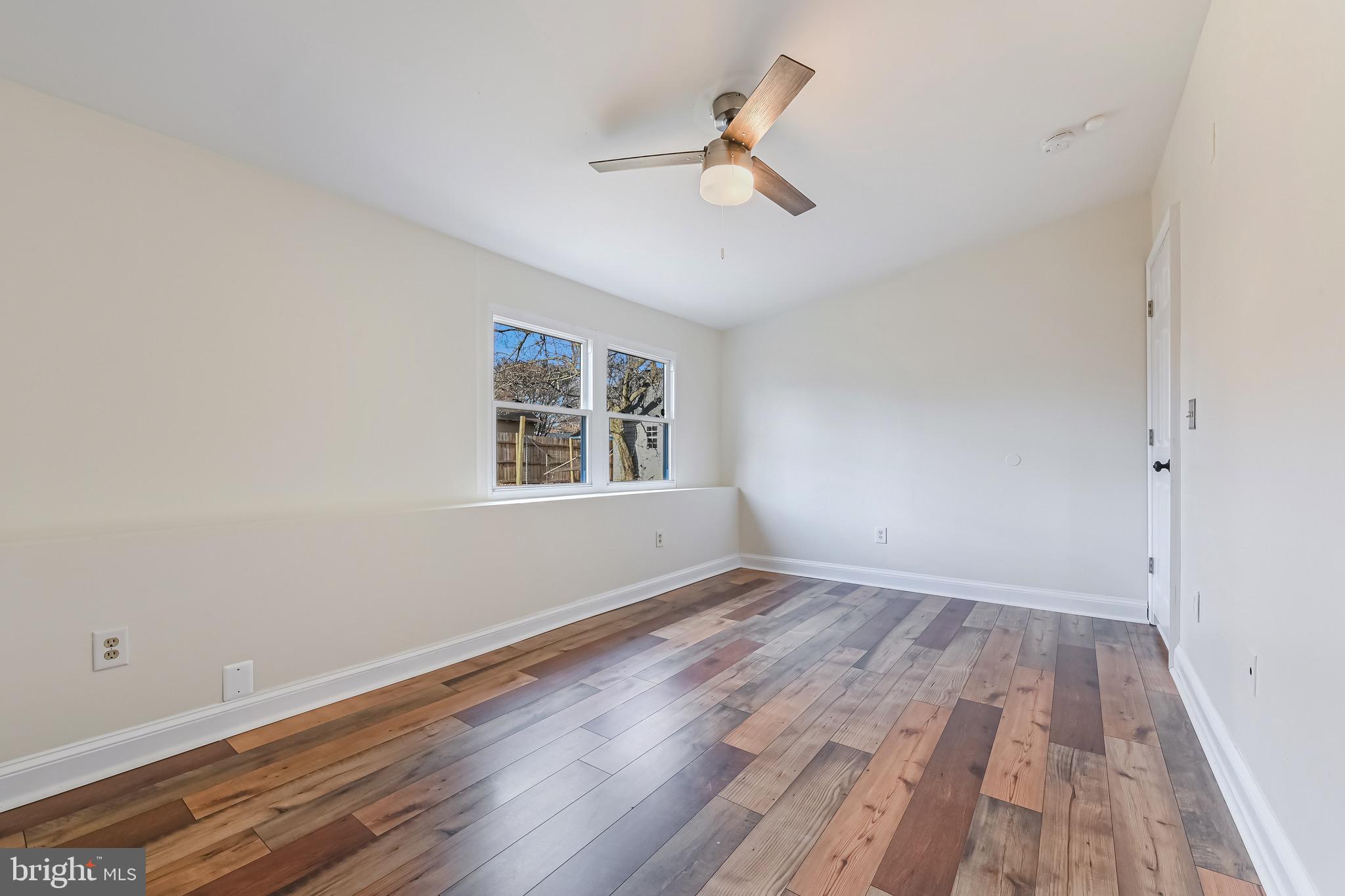 WOODLAND BEACH - Residential Lease