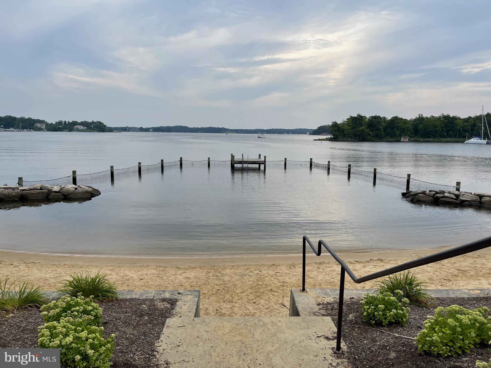 WOODLAND BEACH - Residential Lease