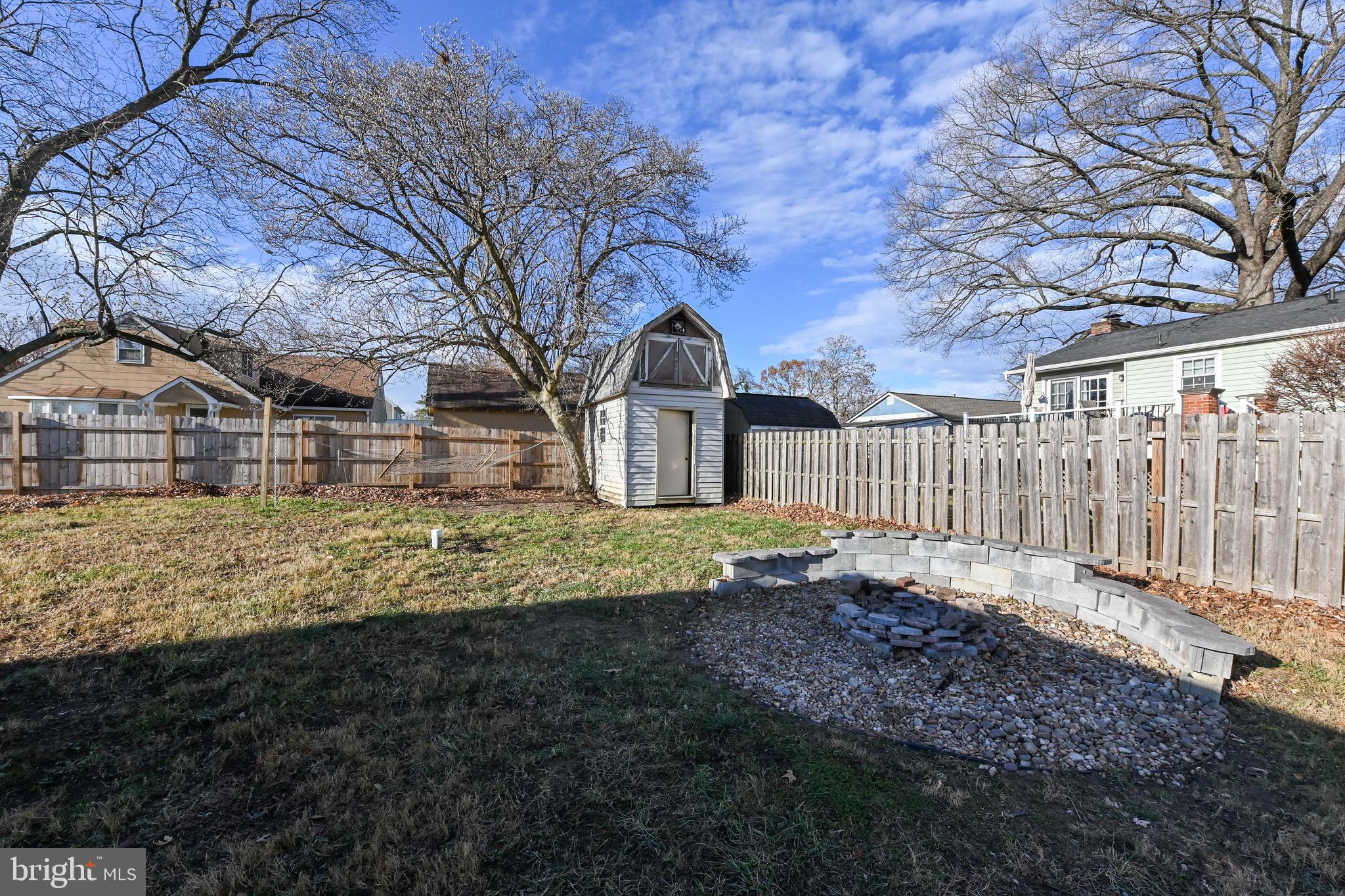 WOODLAND BEACH - Residential Lease