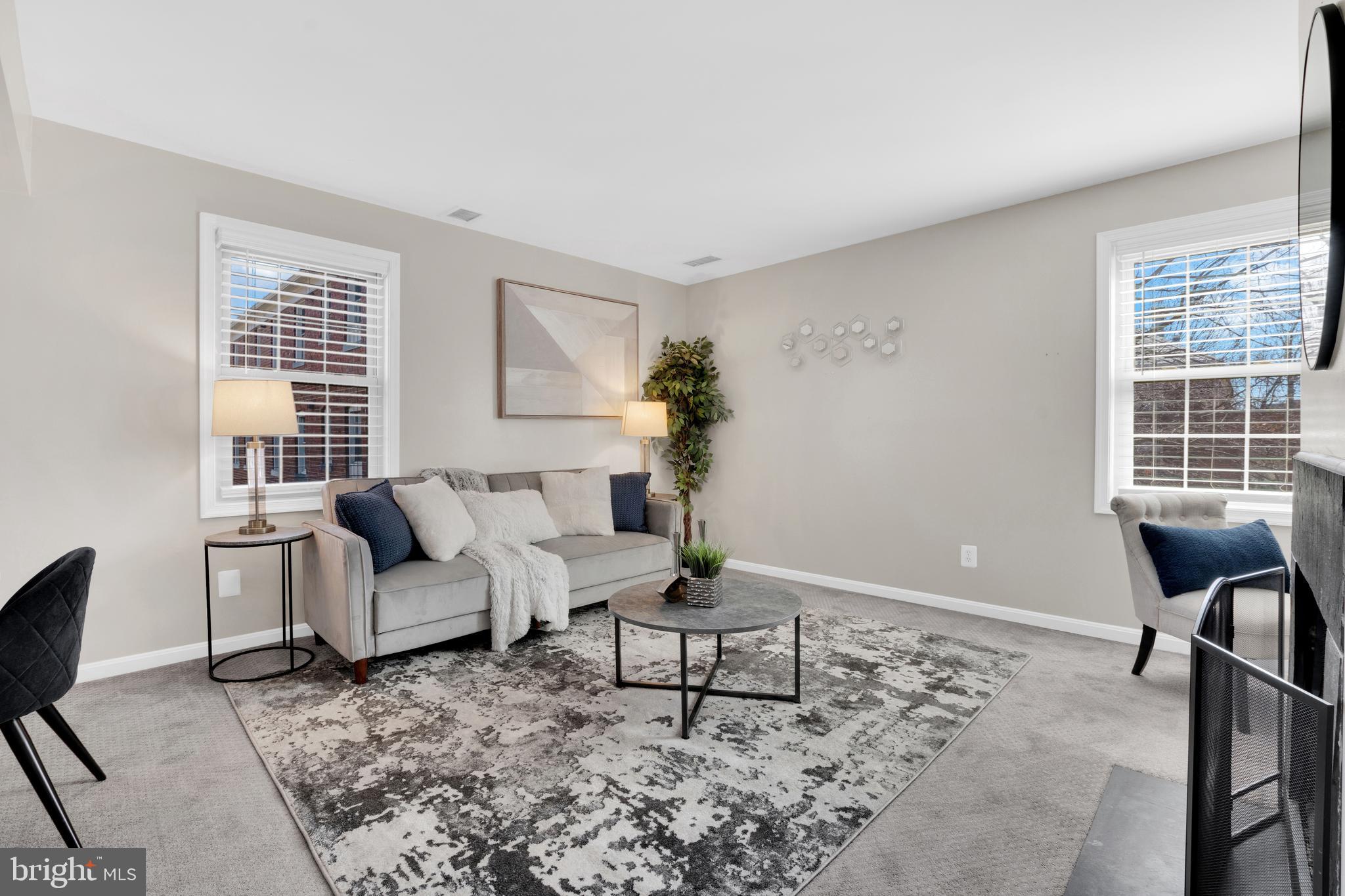 1409 E ABINGDON DRIVE 4