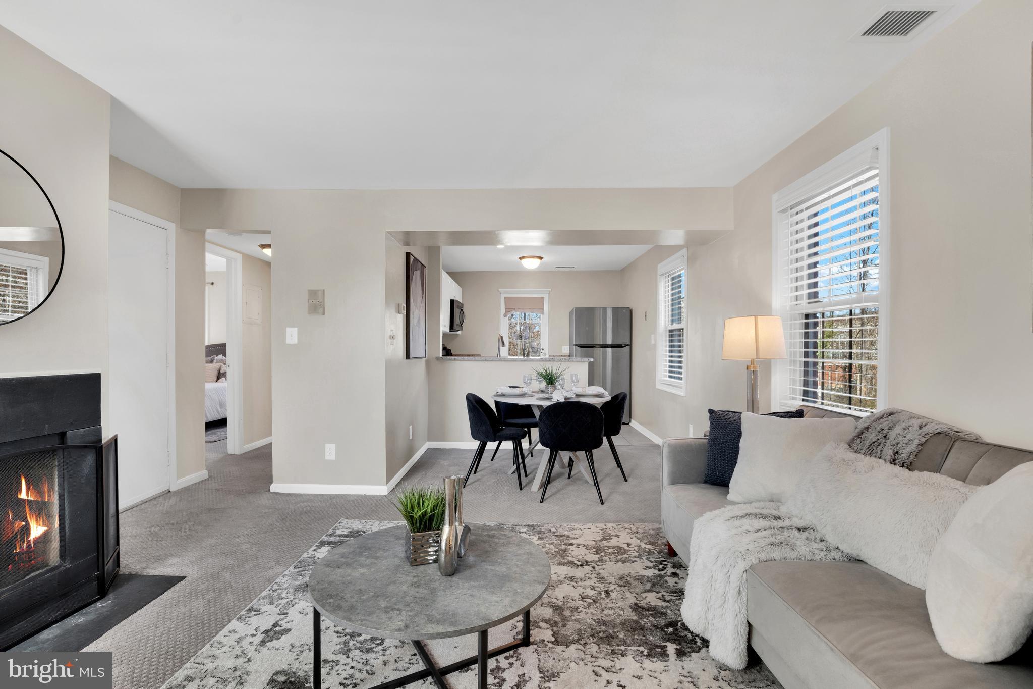 1409 E ABINGDON DRIVE 4