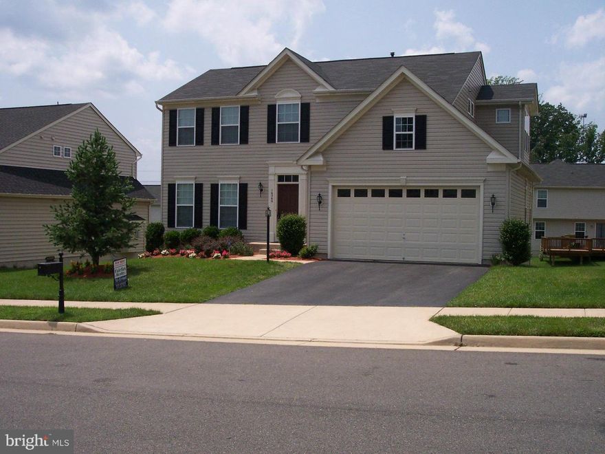 4 BR/3.5BA Gorgeous 3 Lvl Colonial On Large Lot w/ 2 Car Garage! Gourmet Chef's Kitchen w/Granite C tops, Island, SS Appliances & Blt-In Micro. Sunlit Bkfst Room Next To Kit w/ Trey Ceiling! Exquisite Cherry Oak Hardwood Floors & Crown Moldings! Huge Master BR! Finished Walkout Bsmt! 6 Ceiling Fans! Tons of Storage! Close to Major Routes, Mall & Shops!  Jewel & Premier Port Potomac Living!