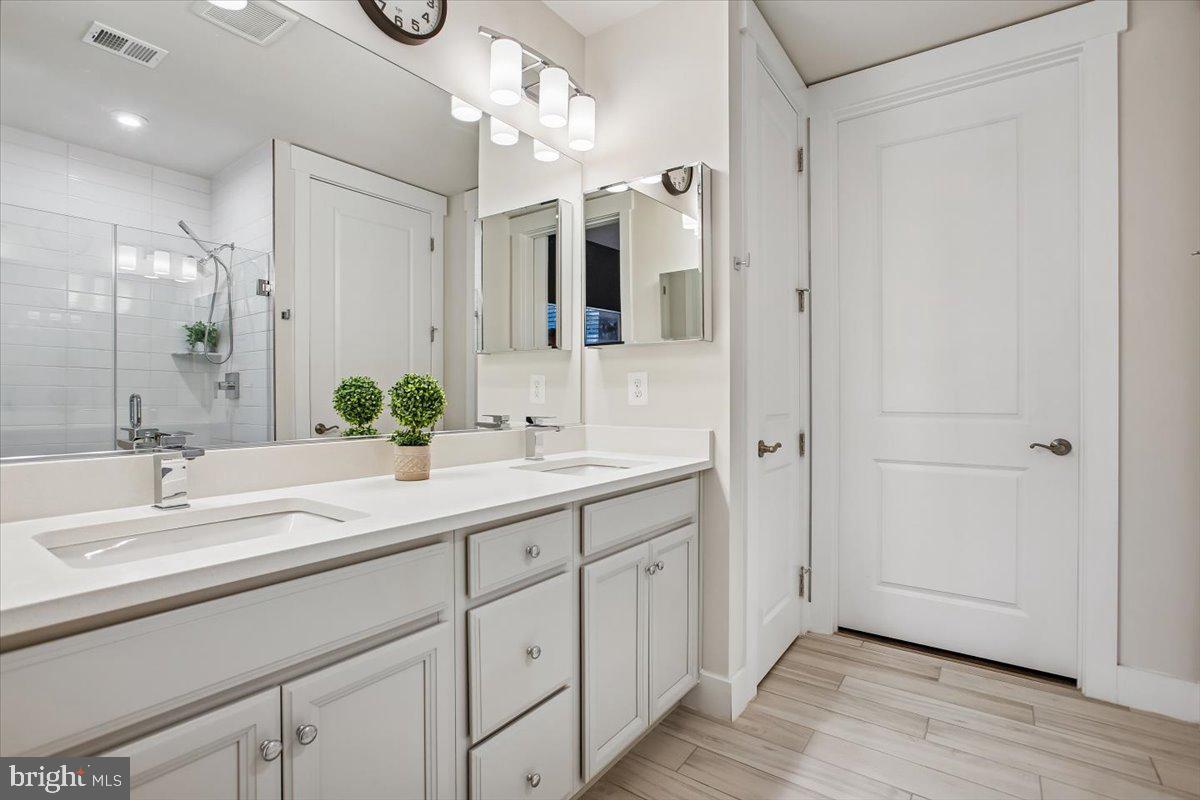 POLAND HILL - Residential