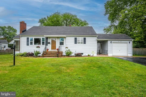 113 Dutch Neck Road, Hightstown, NJ MLS: NJME2078272