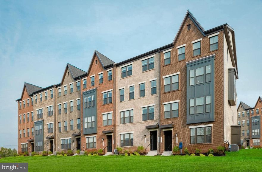 Kinsdale Maple Slate cabinets with Meridan Gray quartz kitchen countertop, Mesh Spirit backsplash, Tempesta plank flooring, Oak stairs. Owner’s bath with frameless shower door w/mudpan, Kinsdale Maple Slate cabinets, Meridian quartz countertops and 12x24 Ciudad Gray tile. 13X13 Cabo Ocean in hall bathroom and laundry. Carpet- Owl