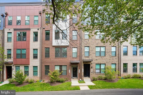 Condo For Sale - 14244 Newbrook Drive<br/> CHANTILLY, VA 20151