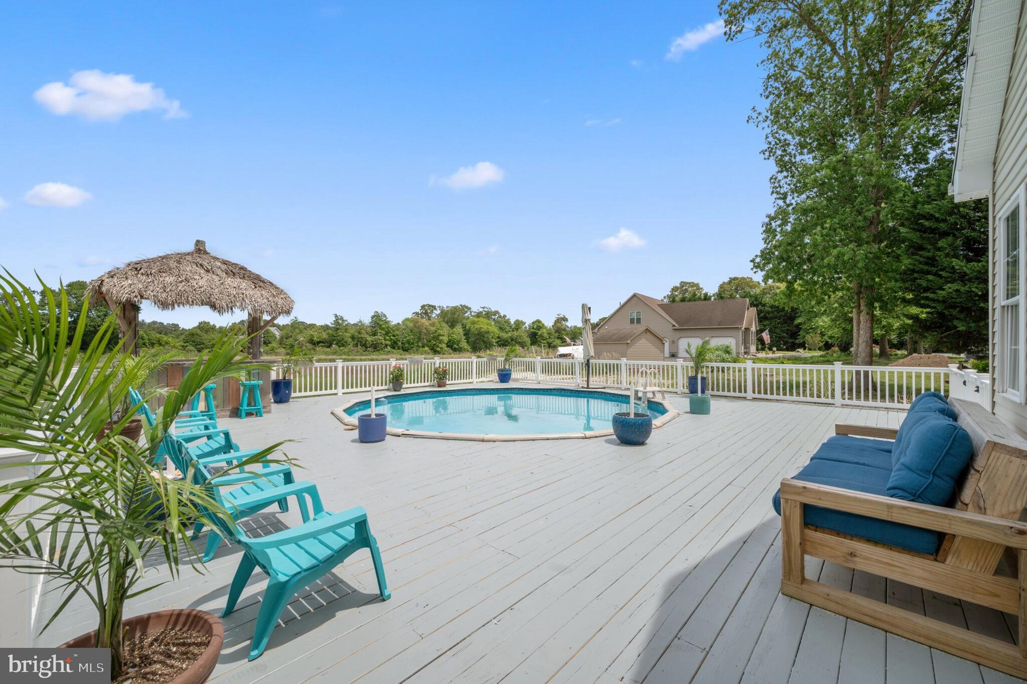 121 SEAWINDS DRIVE
