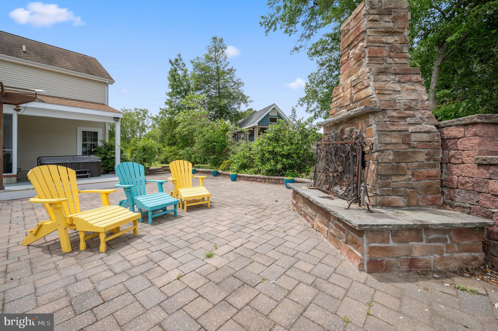 121 SEAWINDS DRIVE