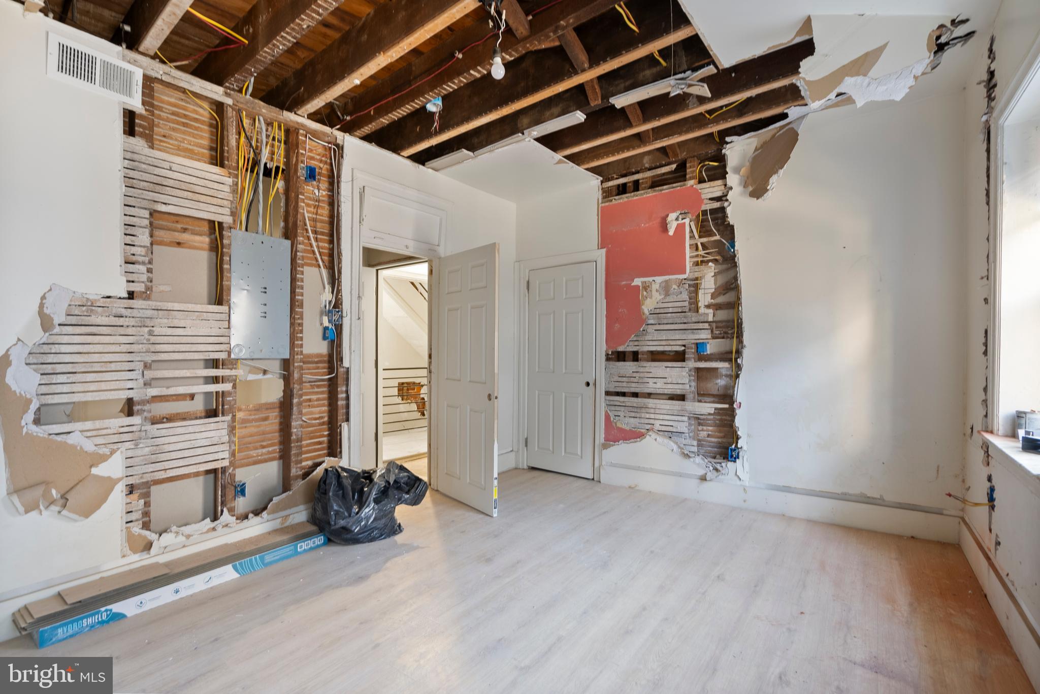 GERMANTOWN (WEST) - Commercial Sale